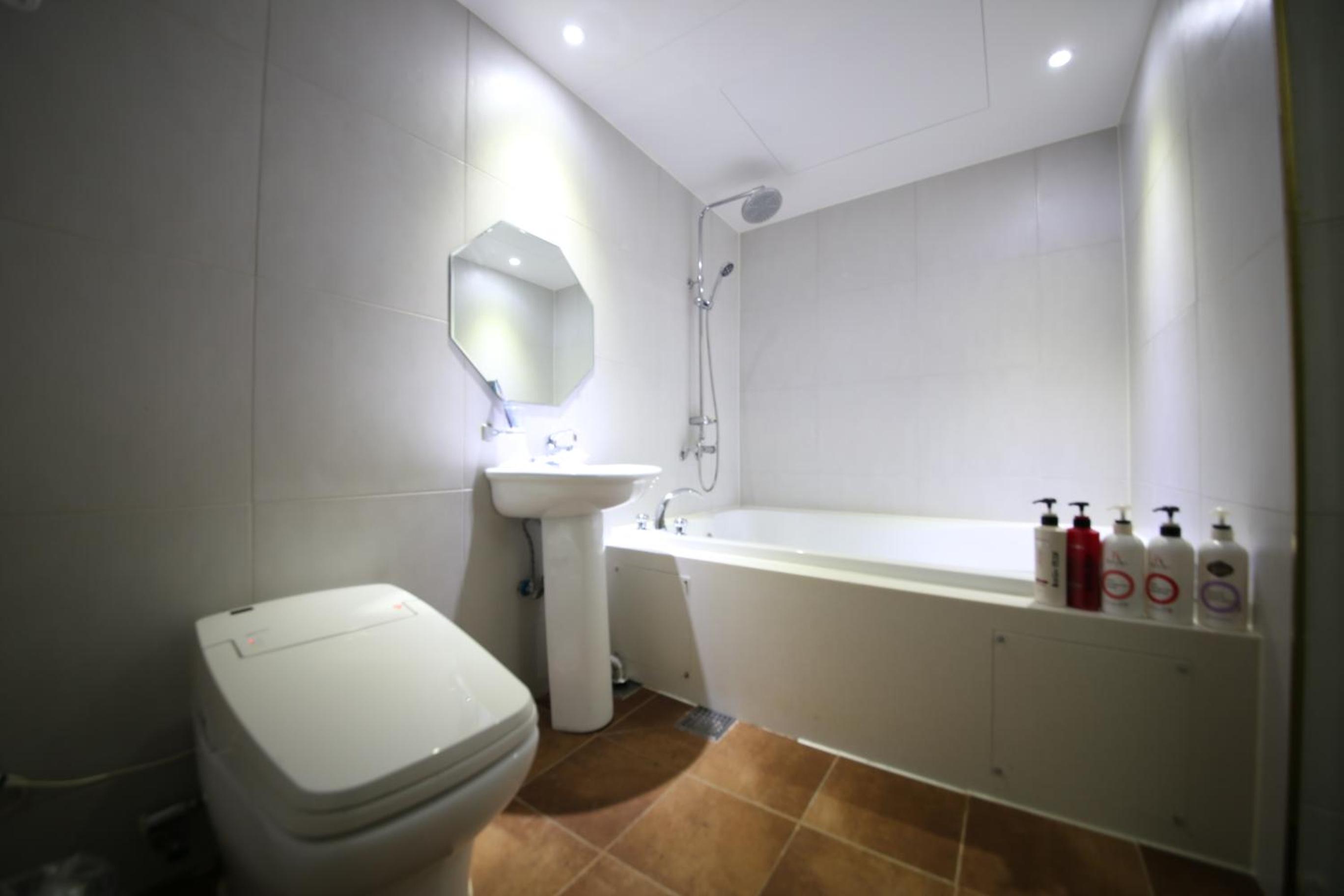 King Suite - Photo 9