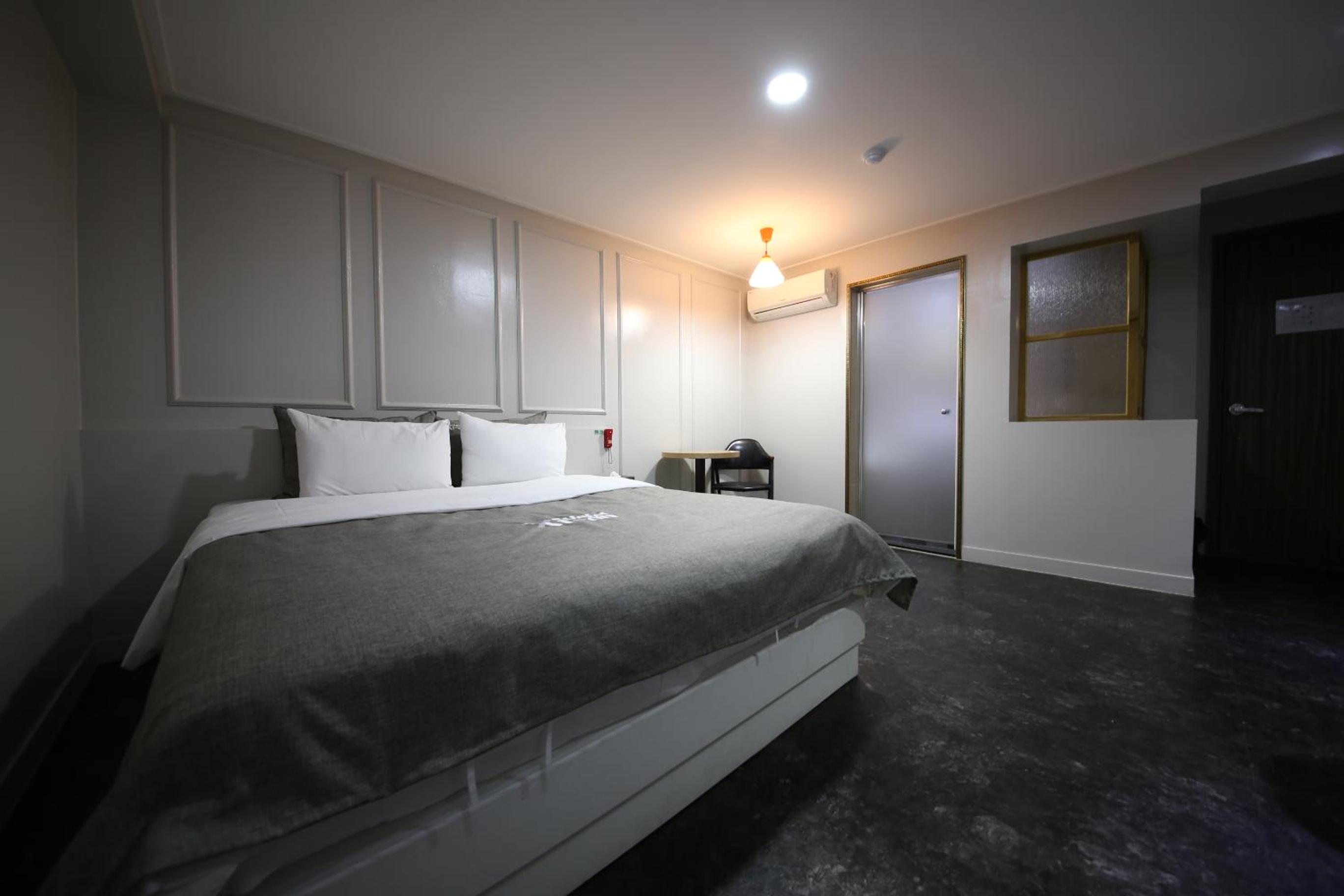 King Suite - Photo 1