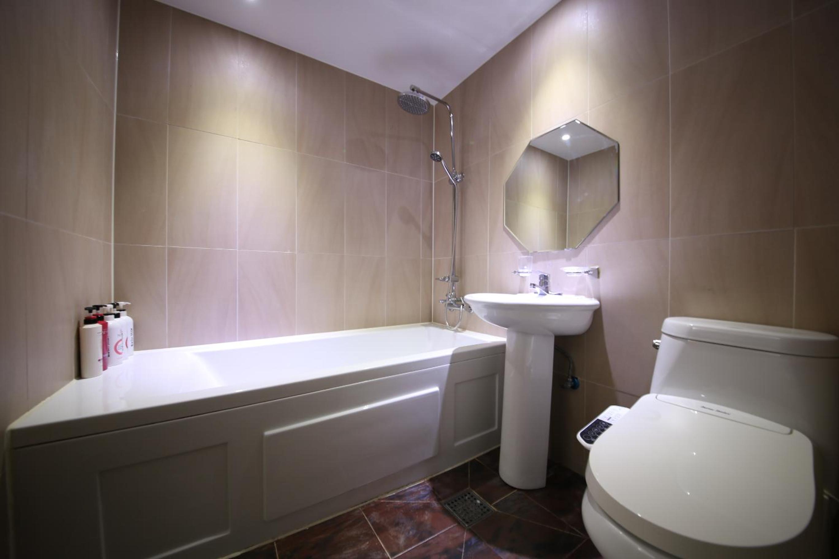 King Suite - Photo 6