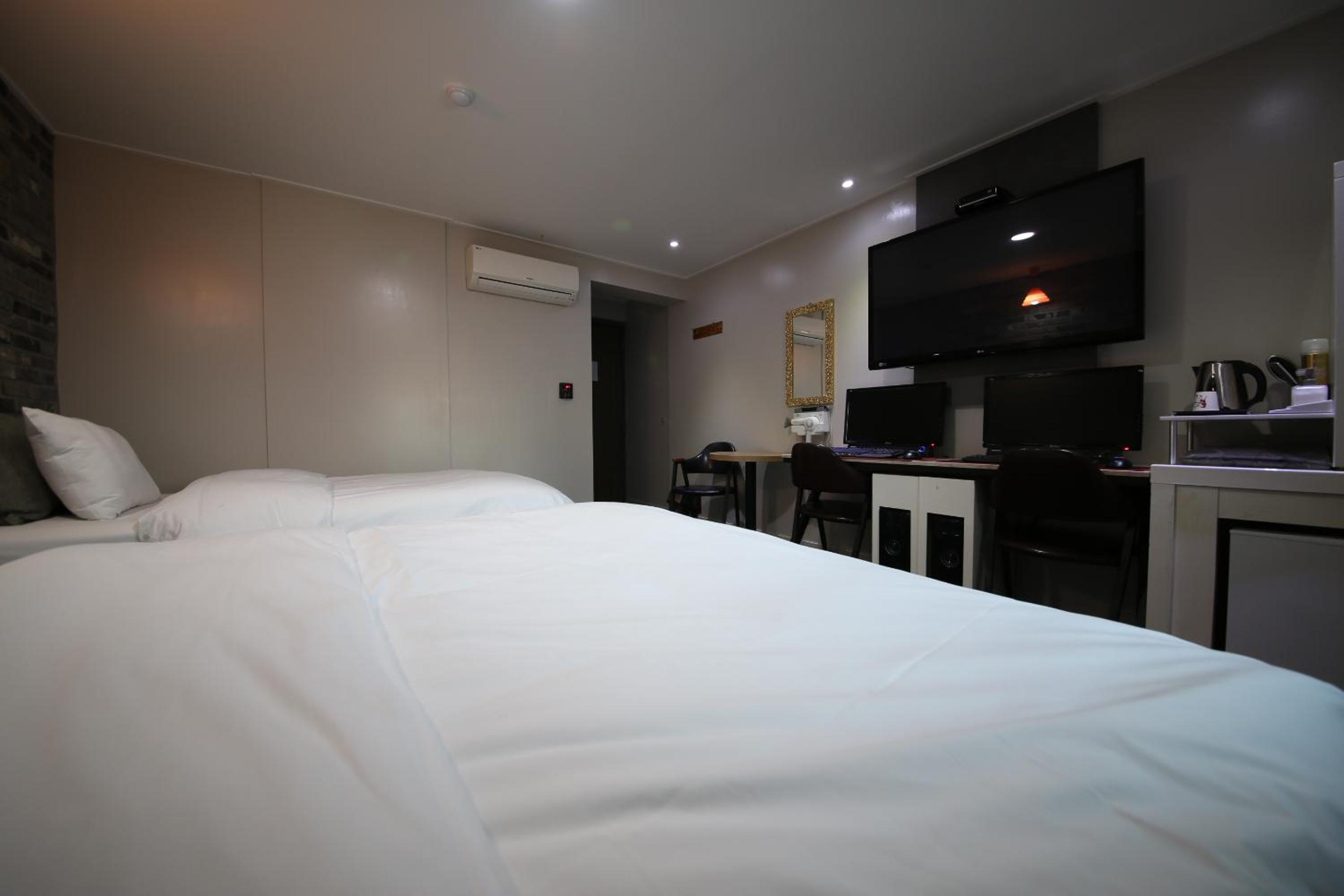 Superior Twin Room - Photo 2