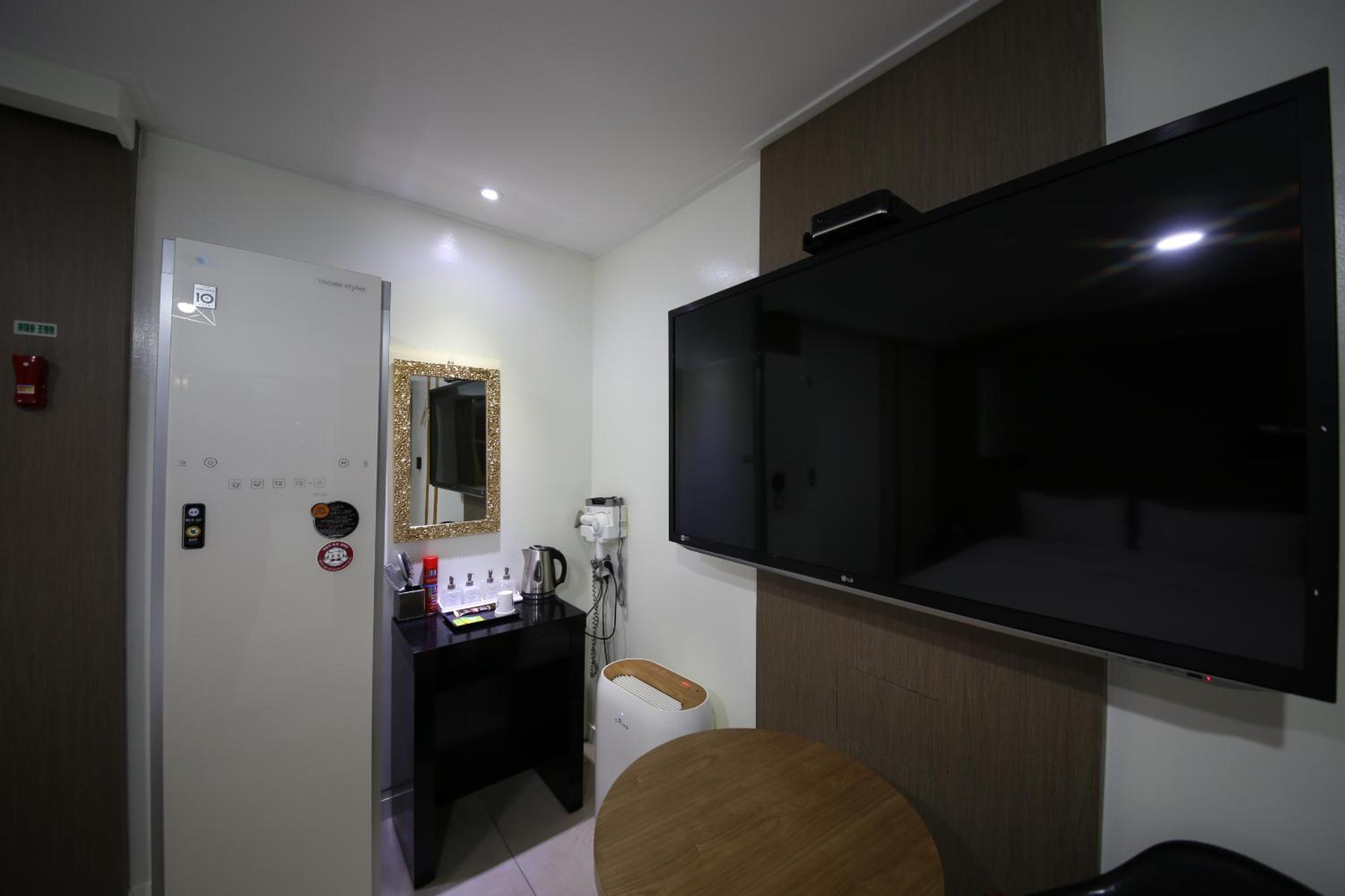 Superior King Suite - Photo 6