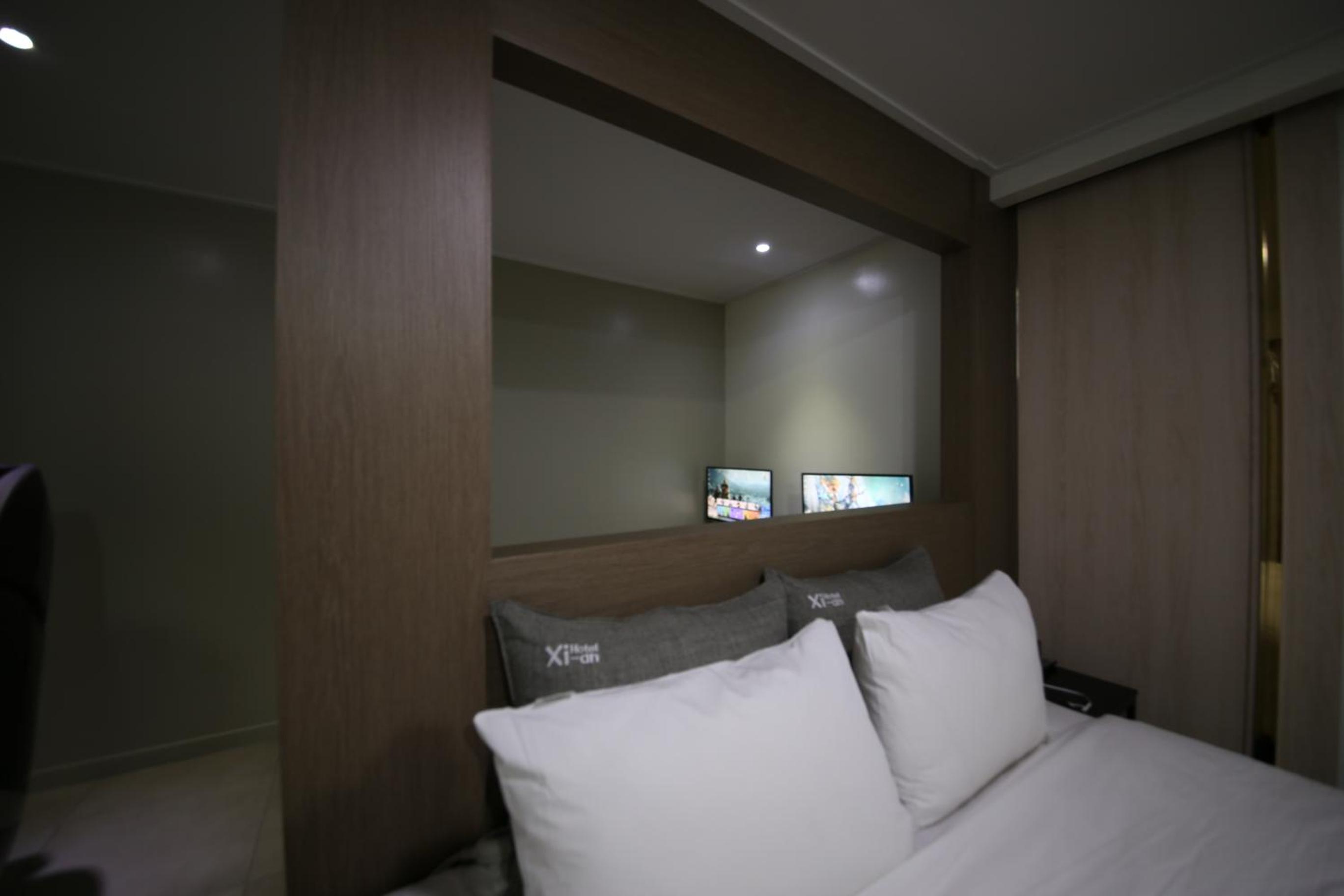 Superior King Suite - Photo 10