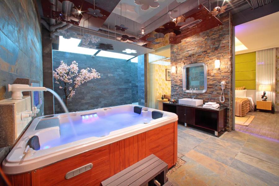 Deluxe Double Room with Bath photo 3