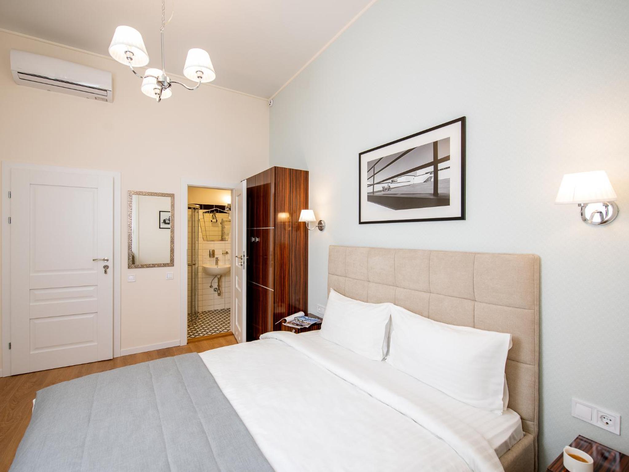 Standard King Room photo 3