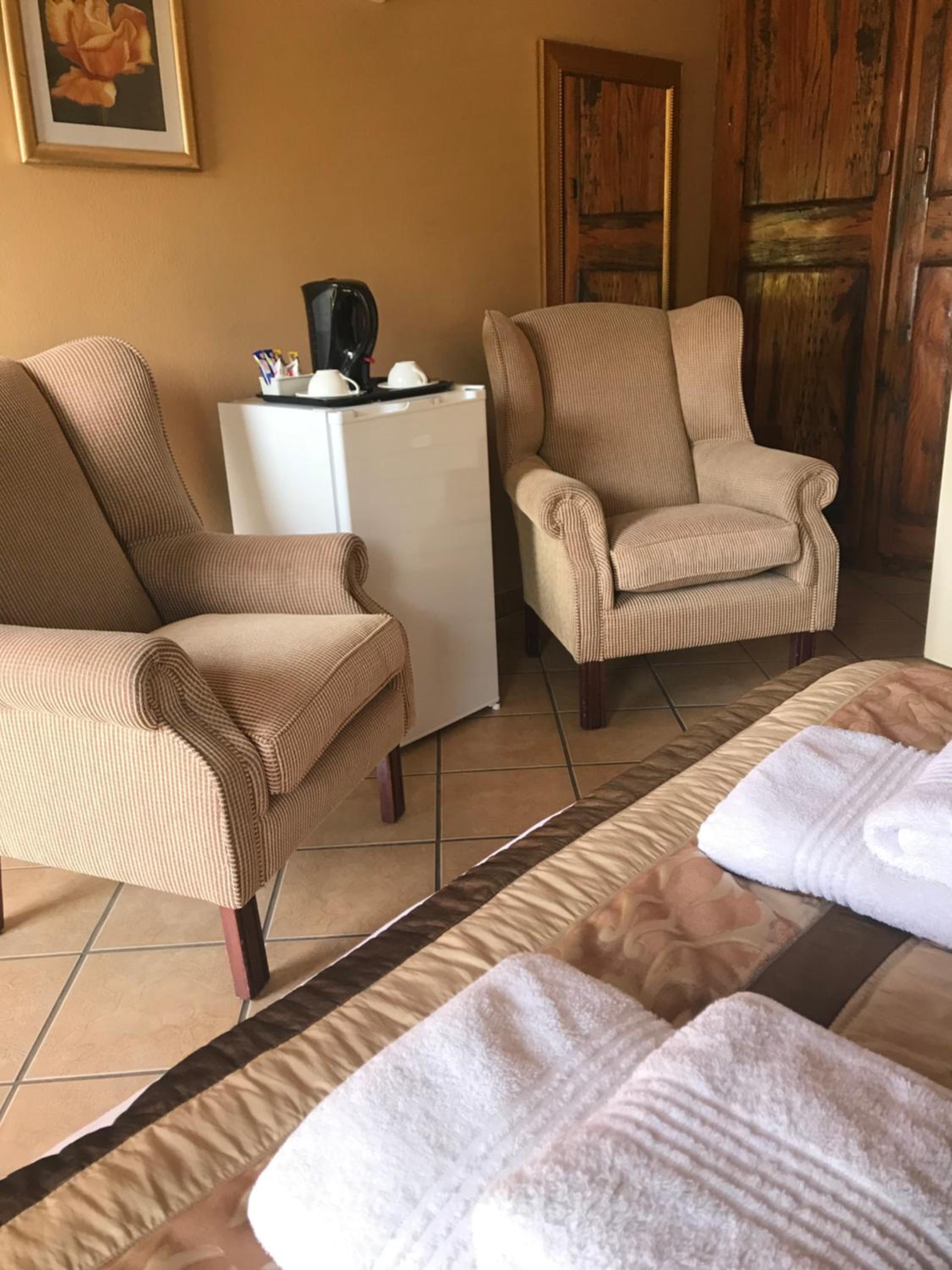 Deluxe Double Room with Shower - Photo 9