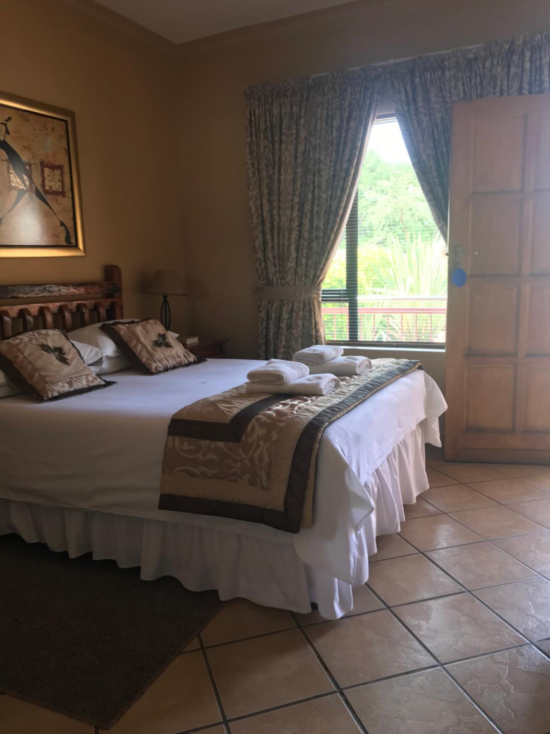 Deluxe Double Room with Shower - Photo 8