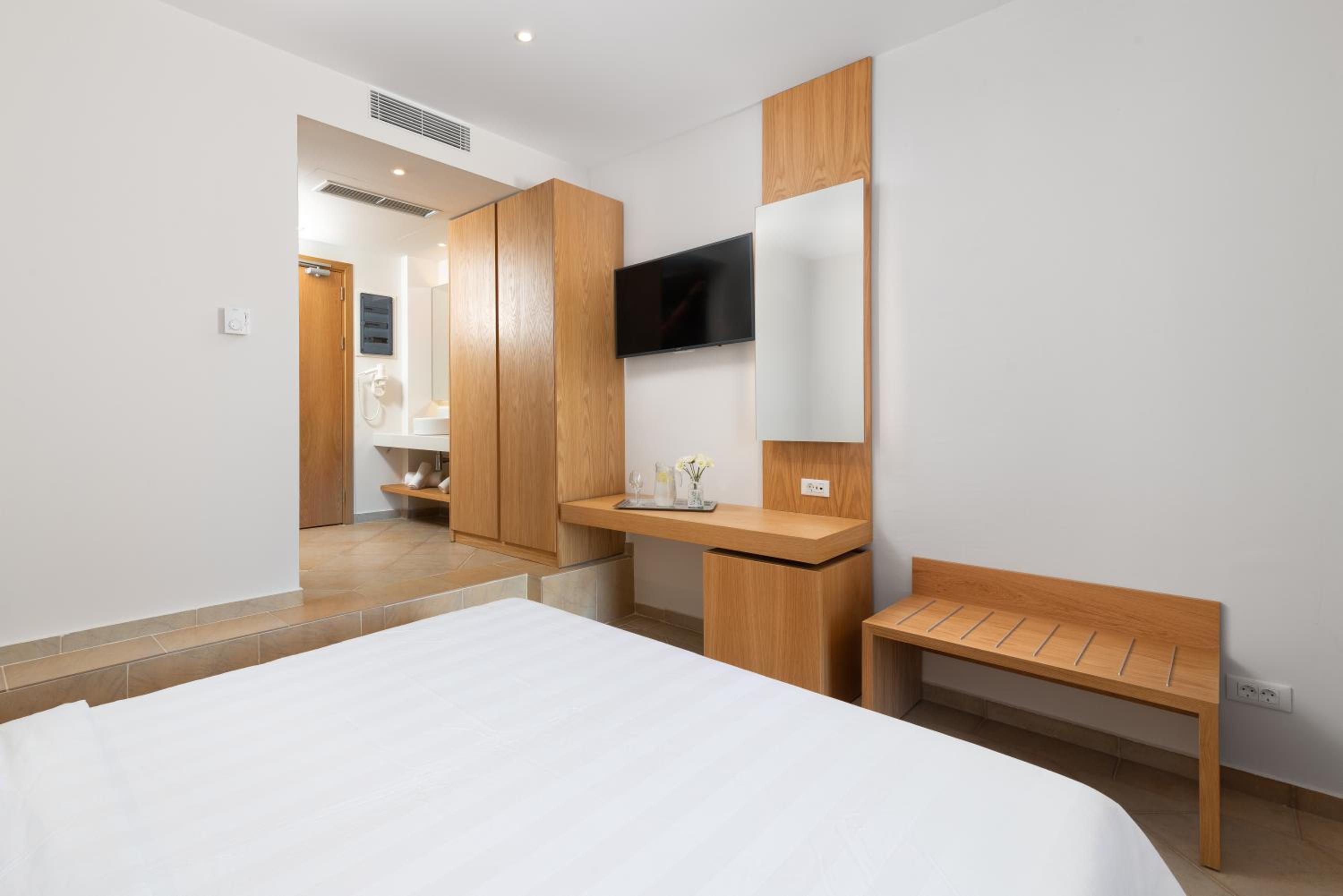 Deluxe Double or Twin Room with Sea View - Photo 3