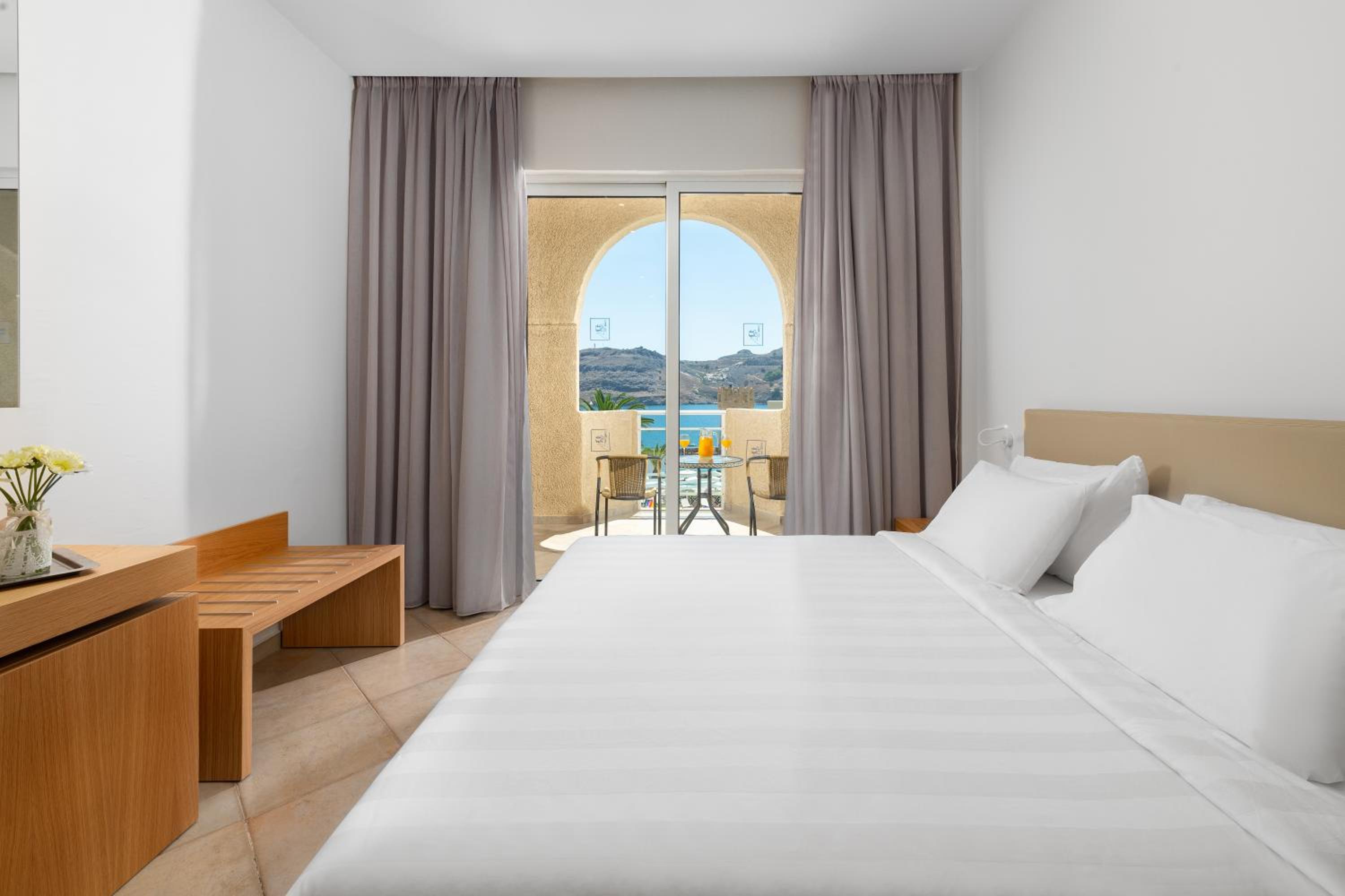 Deluxe Double or Twin Room with Sea View - Photo 1