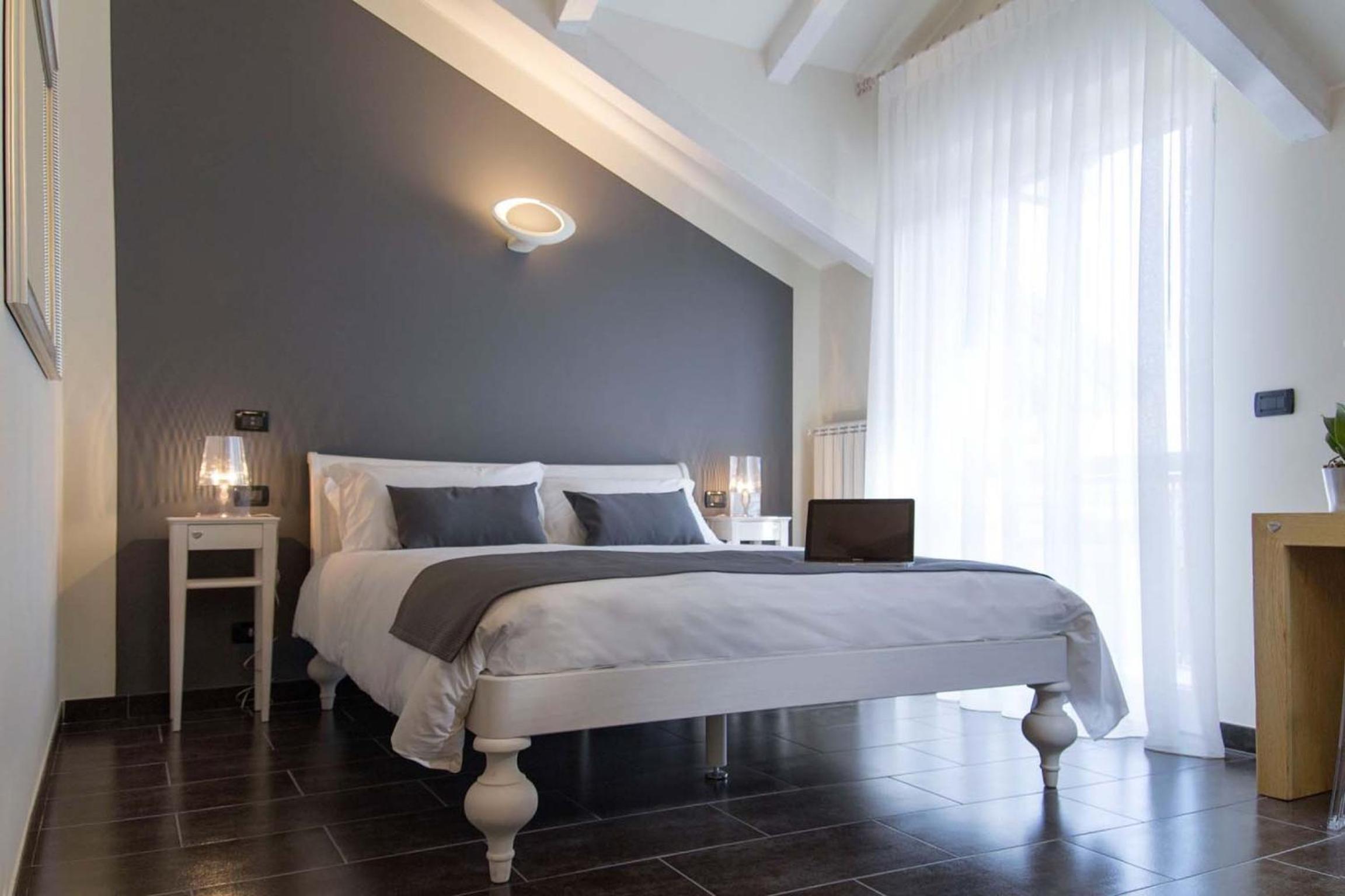 Superior Double Room with Balcony - Photo 2
