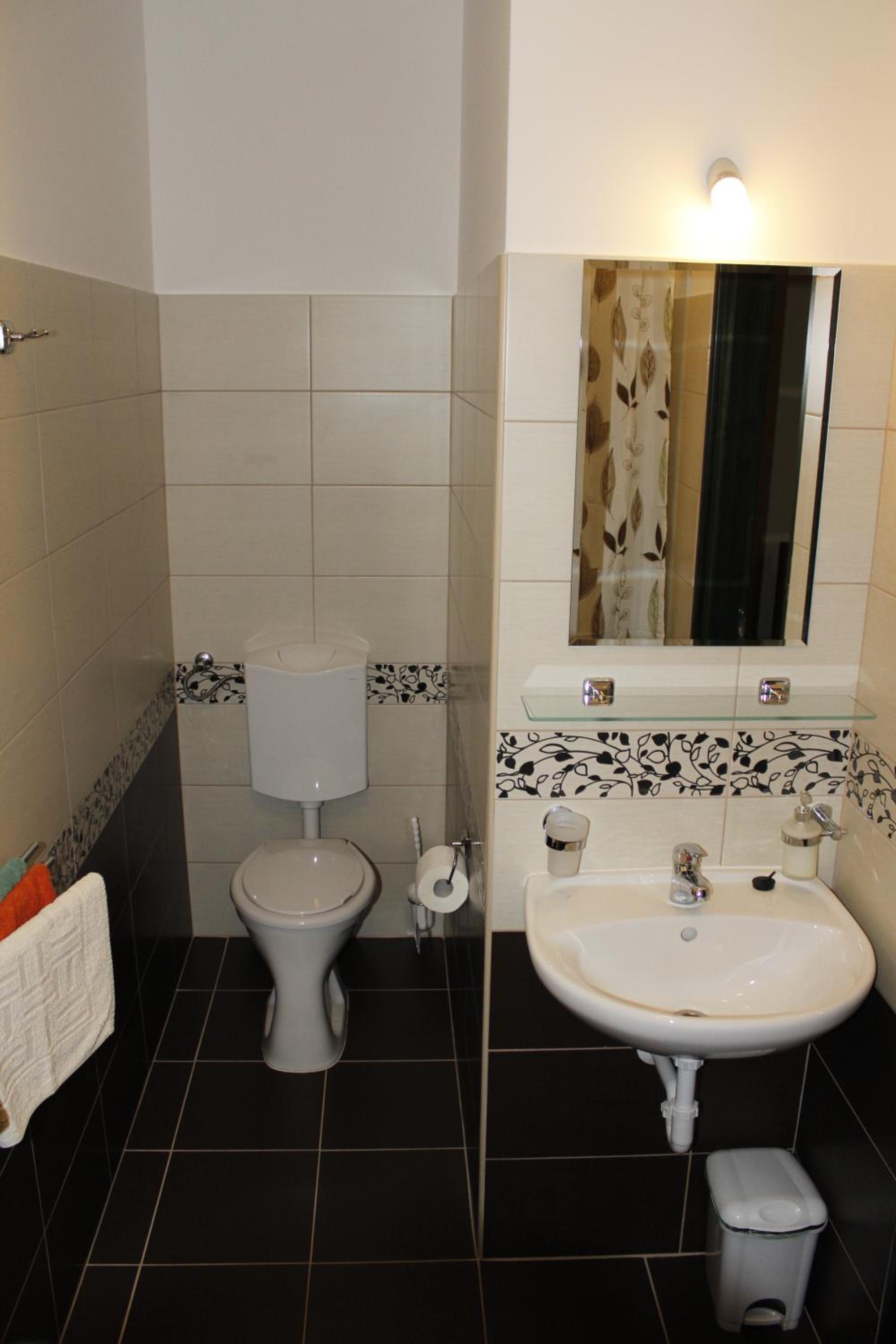 Twin Room with Private Bathroom photo 3