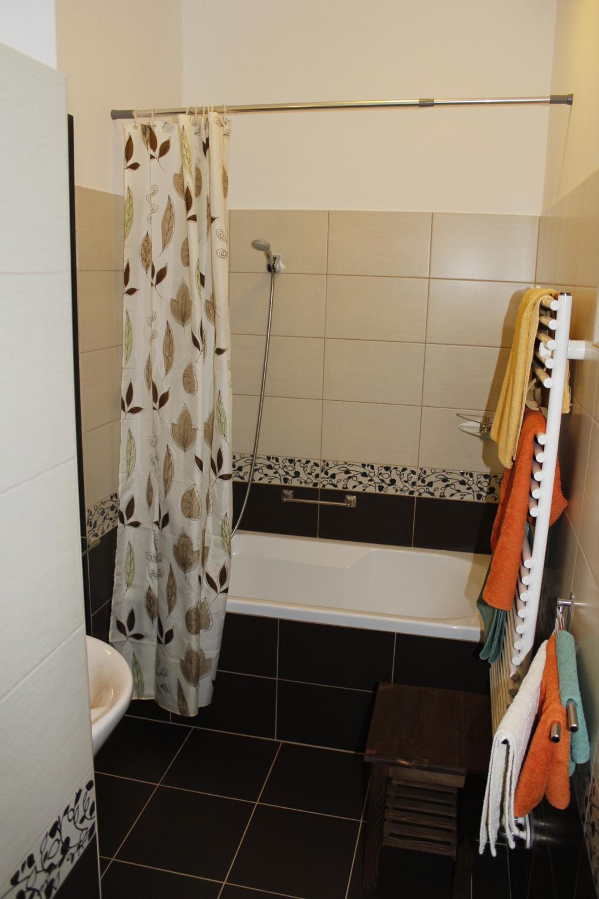 Twin Room with Private Bathroom photo 2