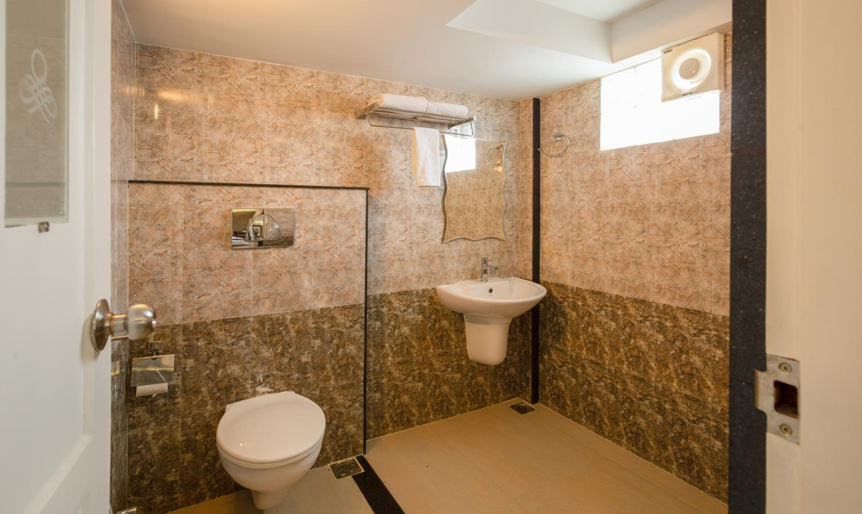 Standard Double Room - Photo 4