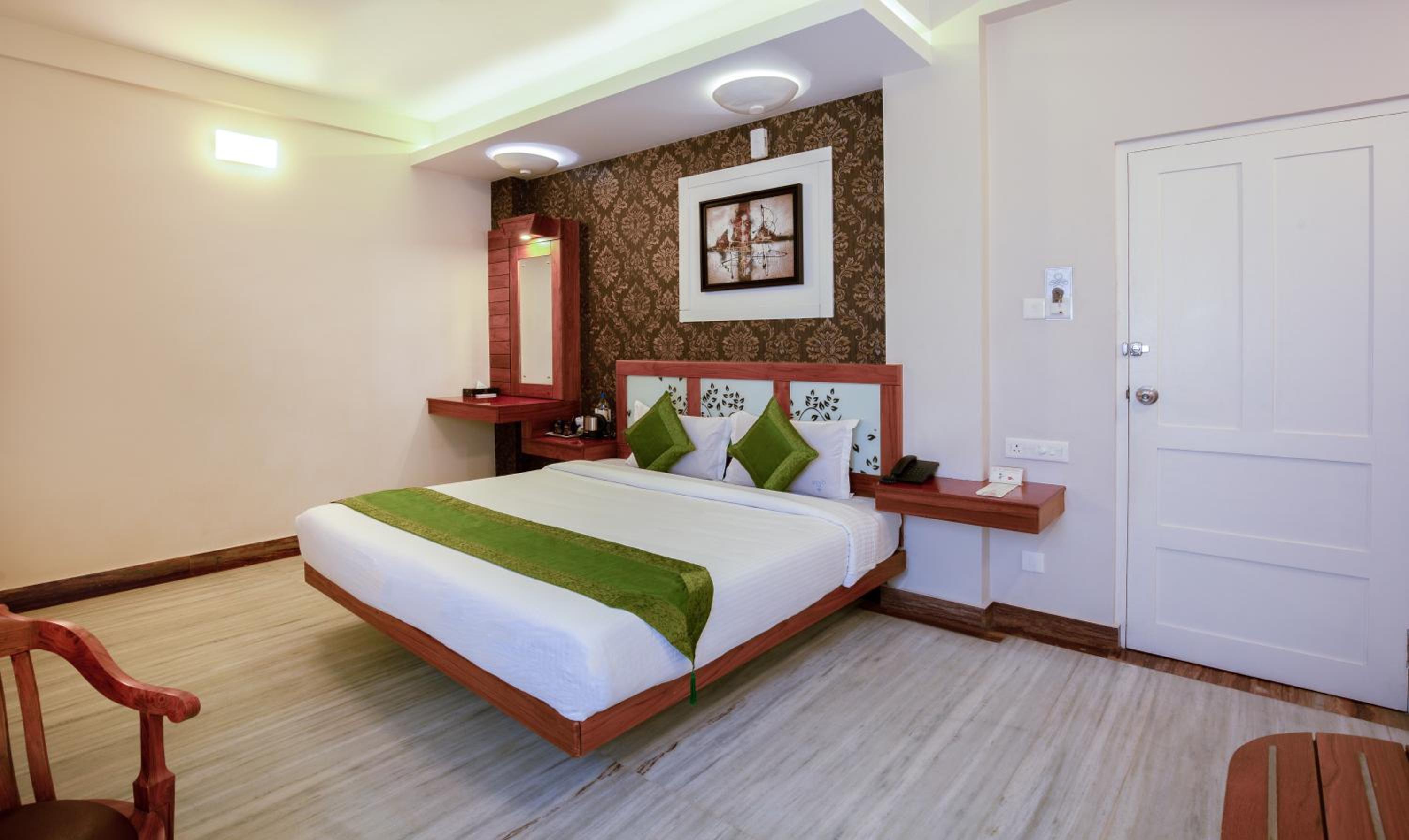 Deluxe Double Room - Photo 9