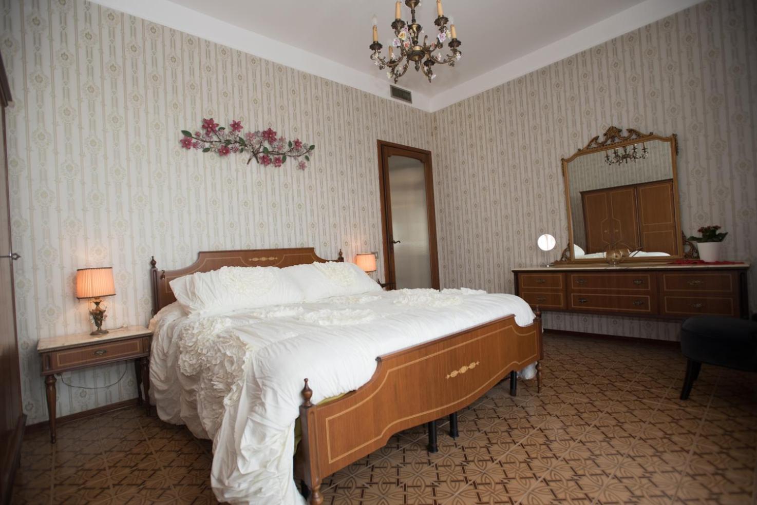 Deluxe Double Room with Balcony photo 1