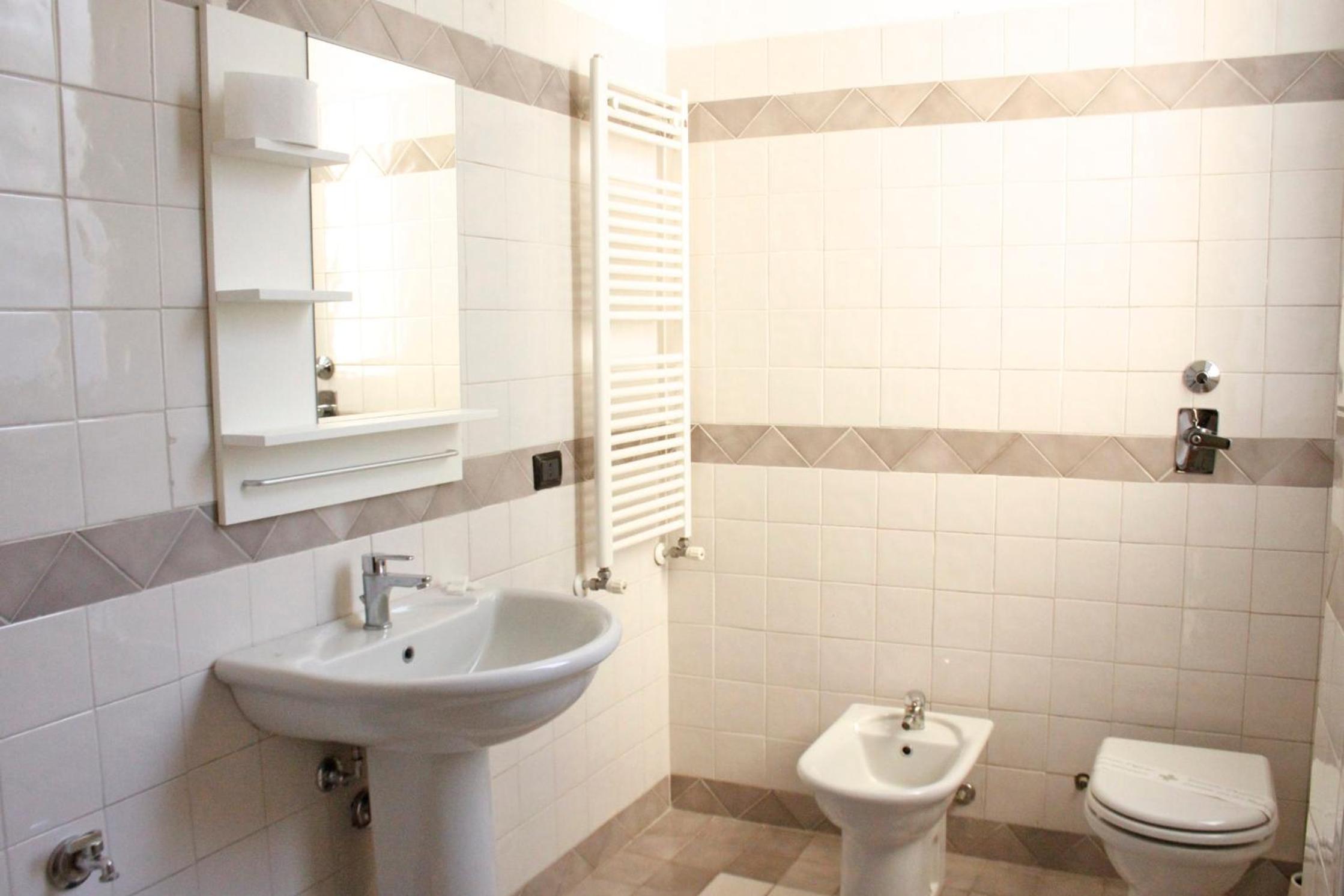 Twin Room with Private Bathroom photo 2