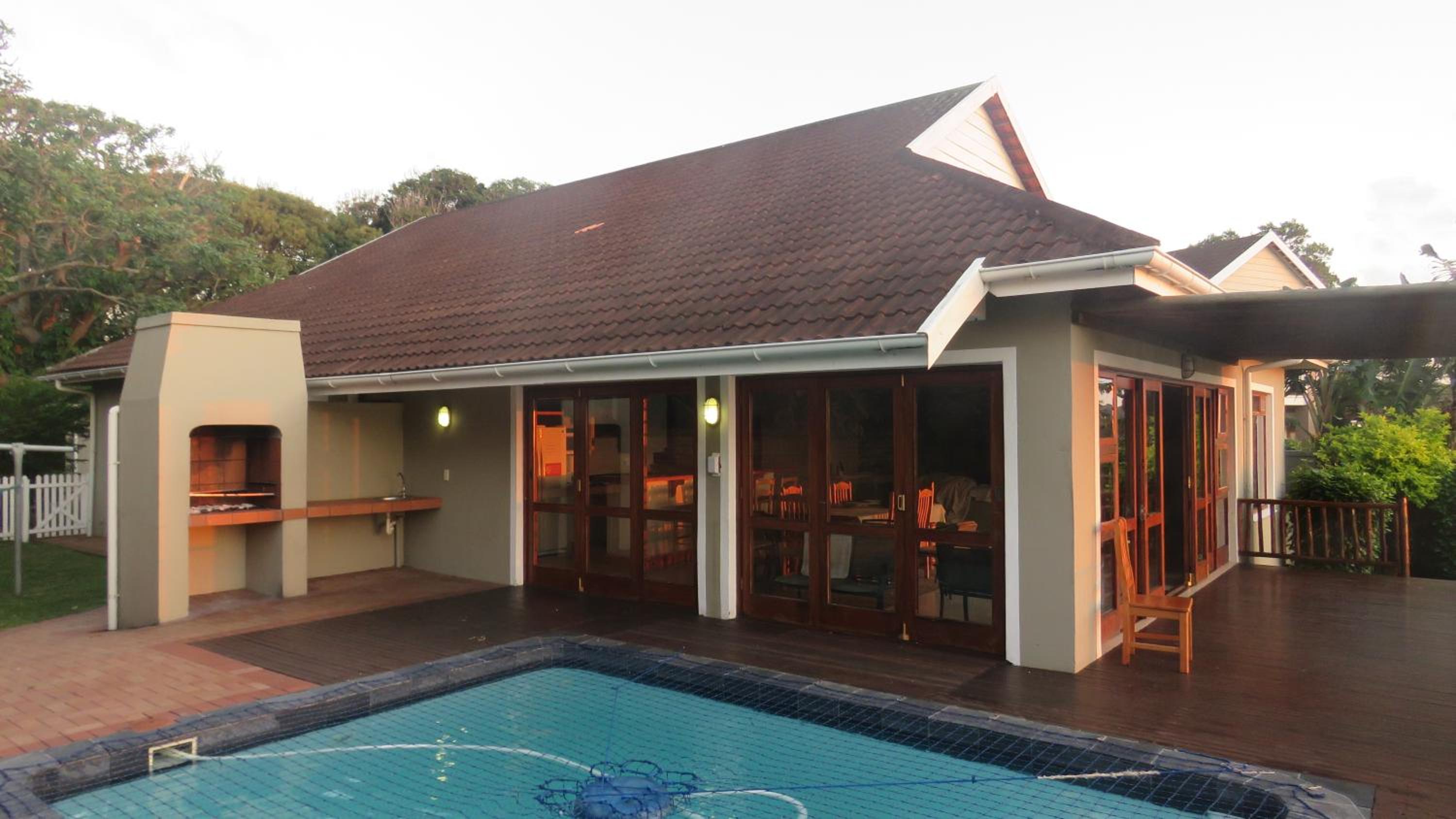 Four-Bedroom House - Photo 10
