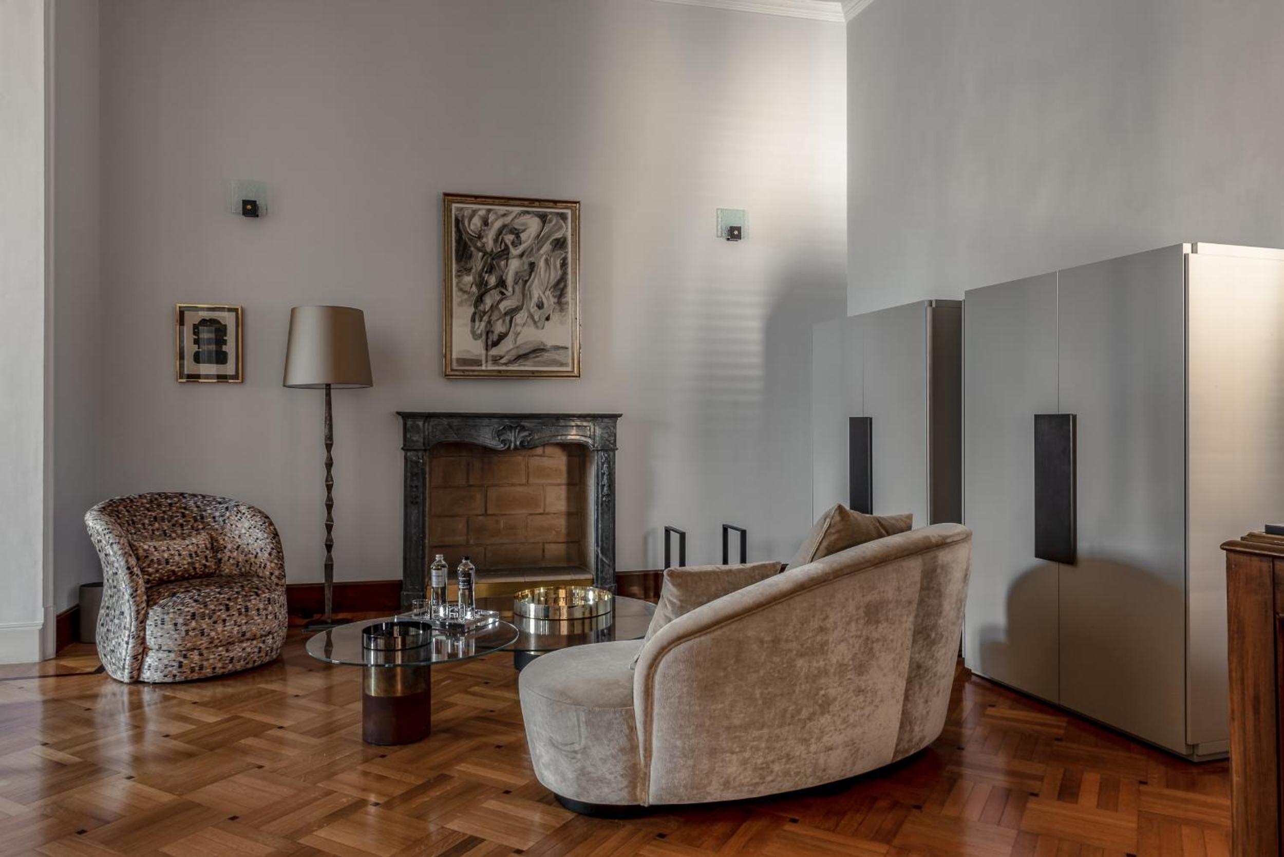 Suite Deluxe With Balcony And City View