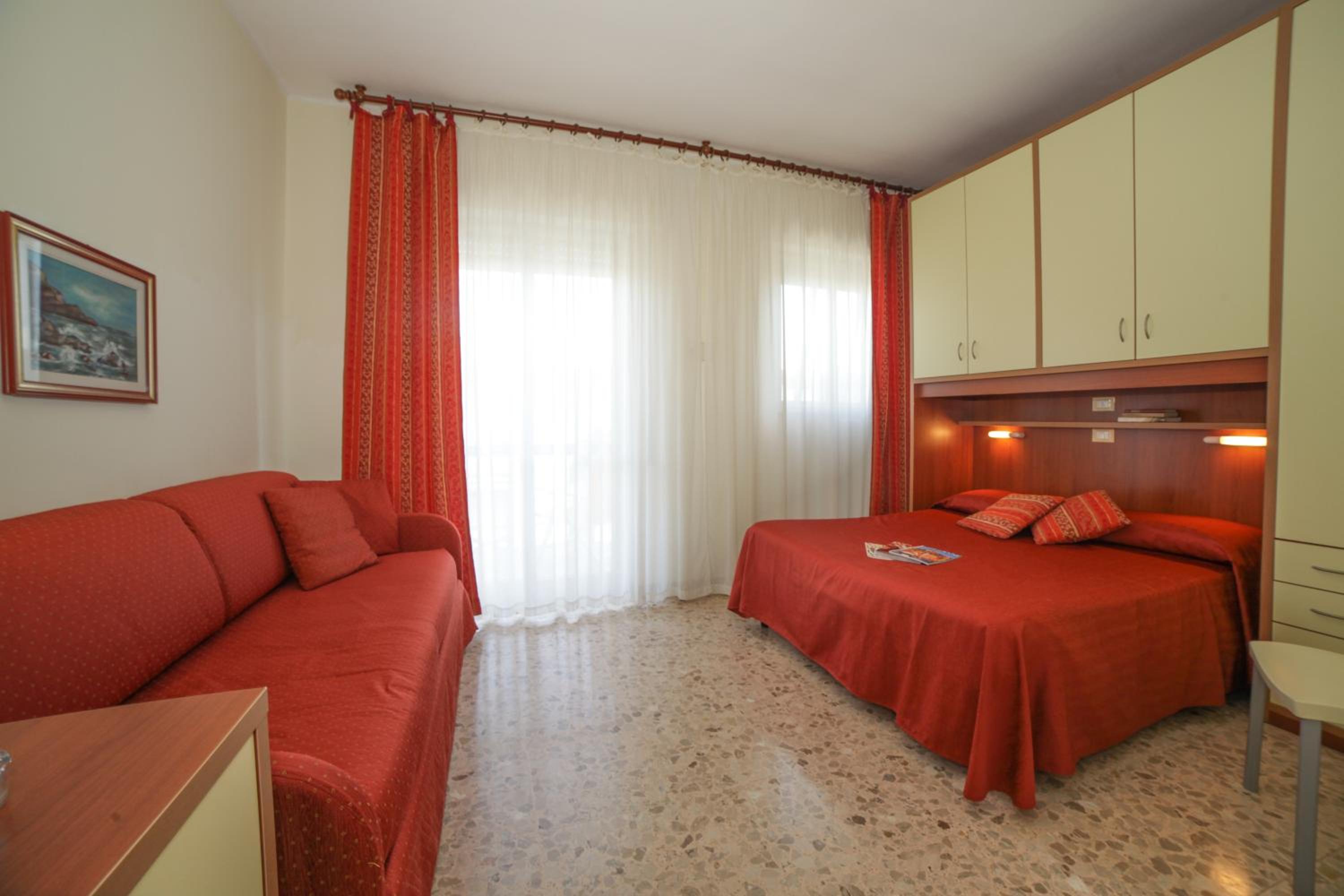 One-Bedroom Apartment no sea view photo 3