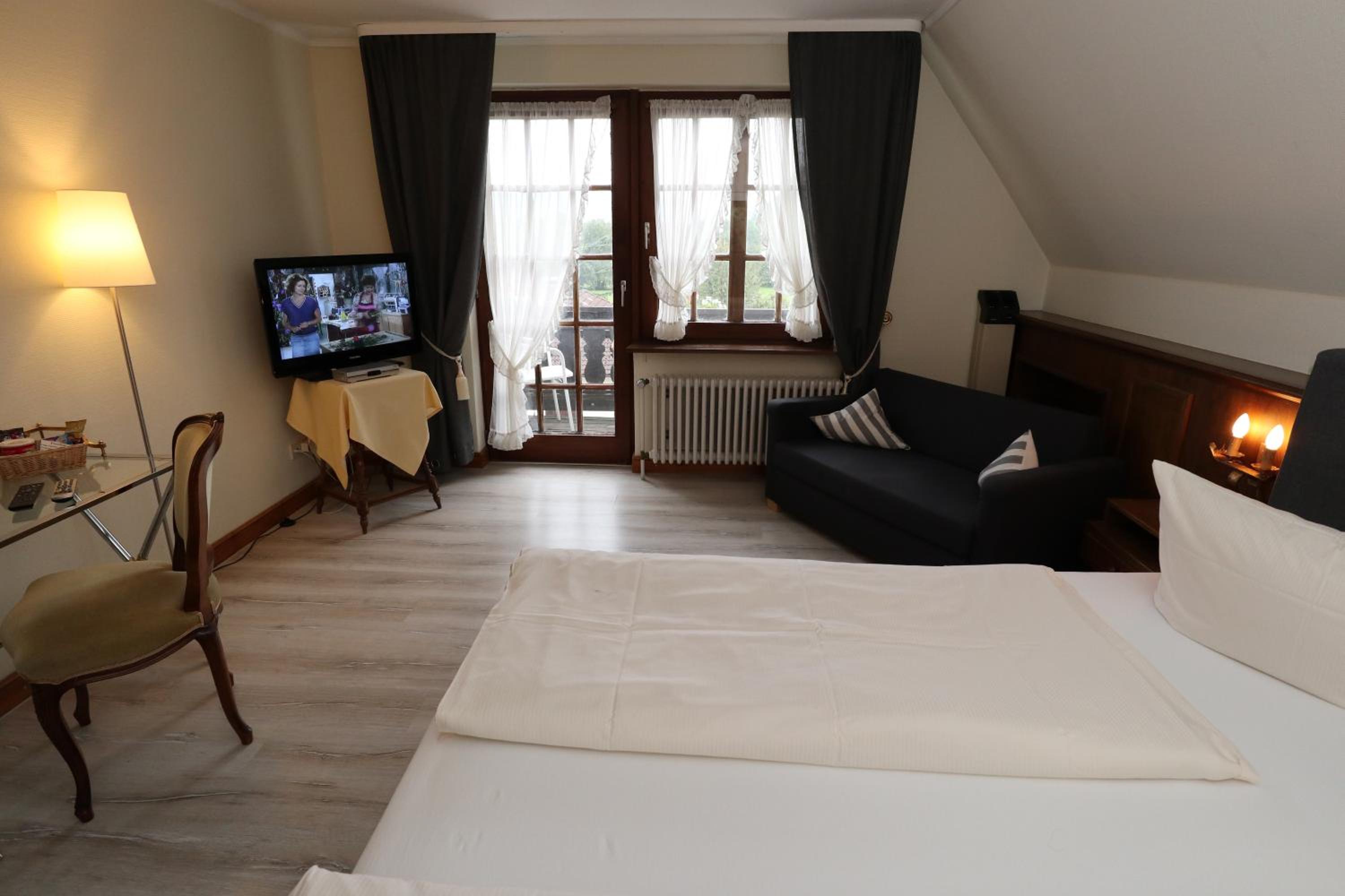 Triple Room (2 Adults + 1 Child) photo 3
