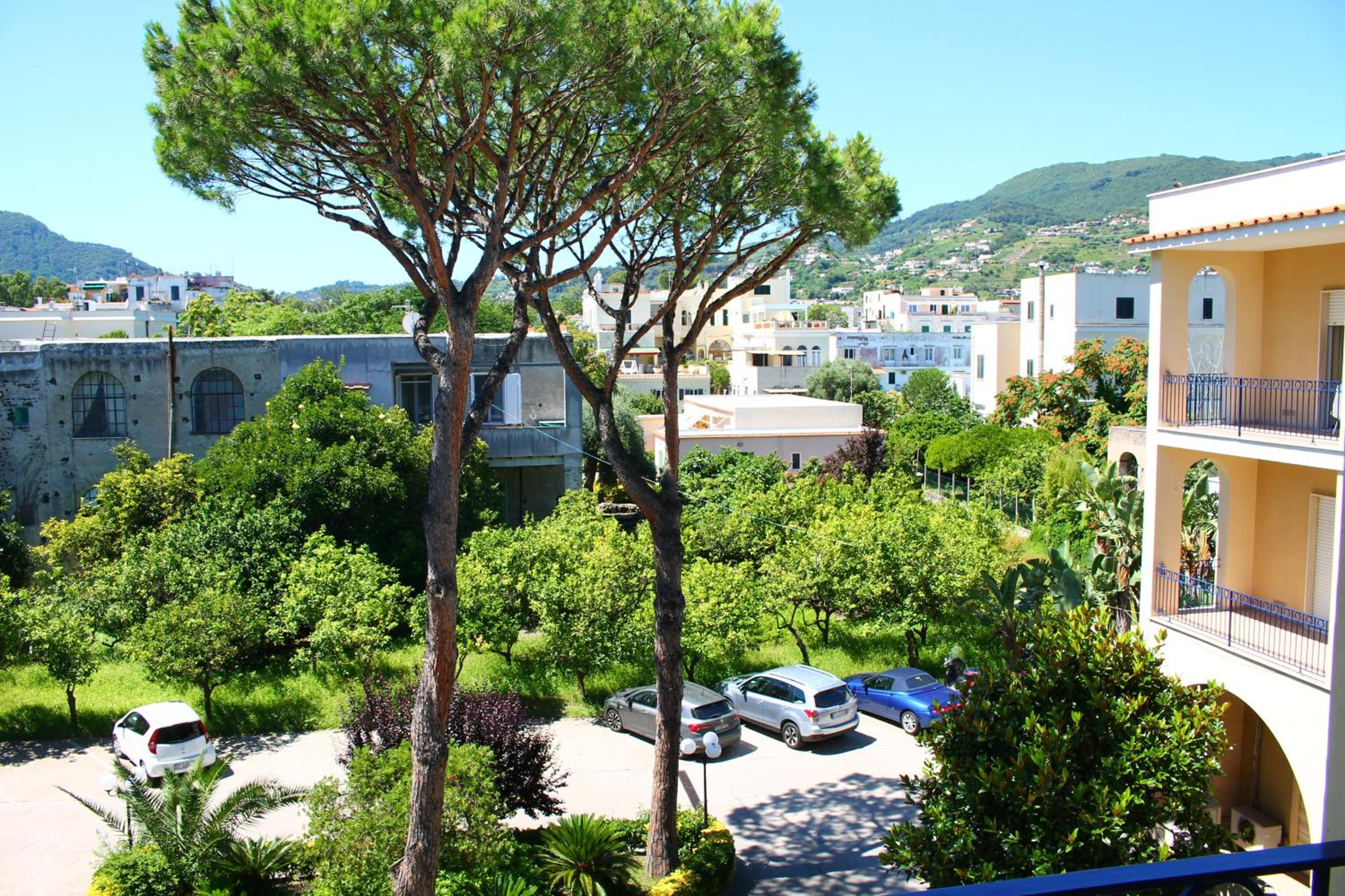 Double or Twin Room with Balcony and Garden View photo 2