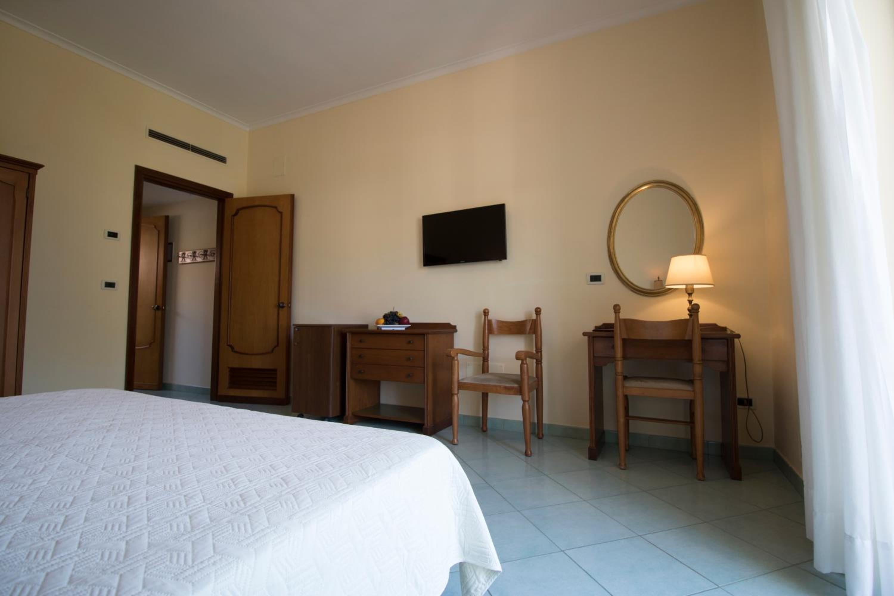 Double or Twin Room photo 3