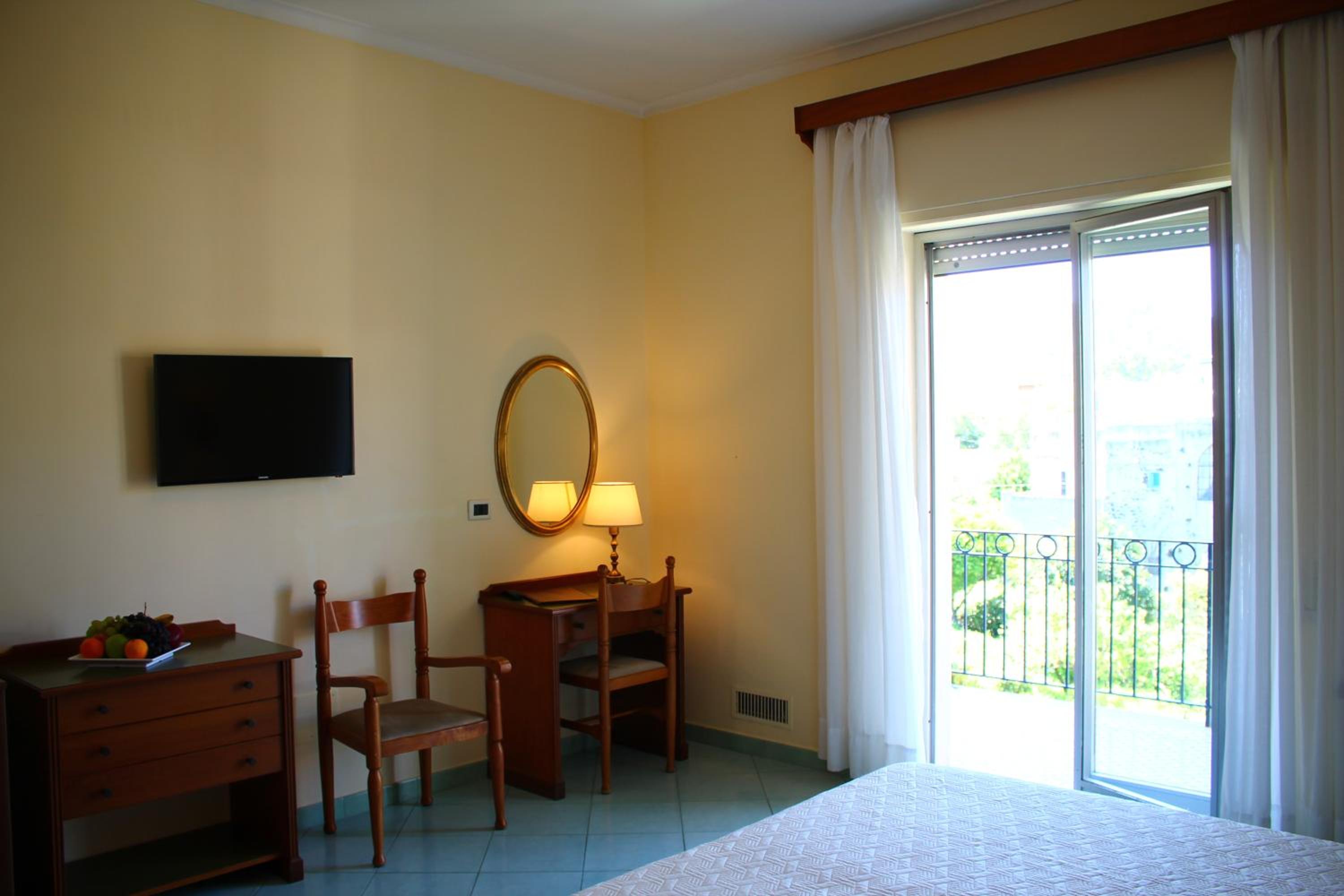 Double Room with Extra Bed and Garden View photo 1