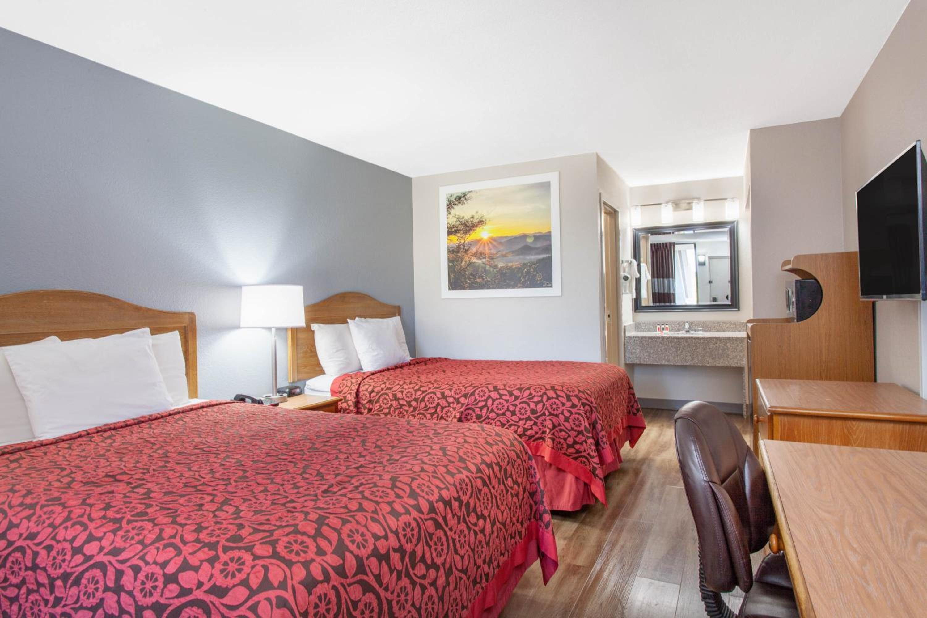 Double Room with Two Double Beds - Smoking - Photo 1