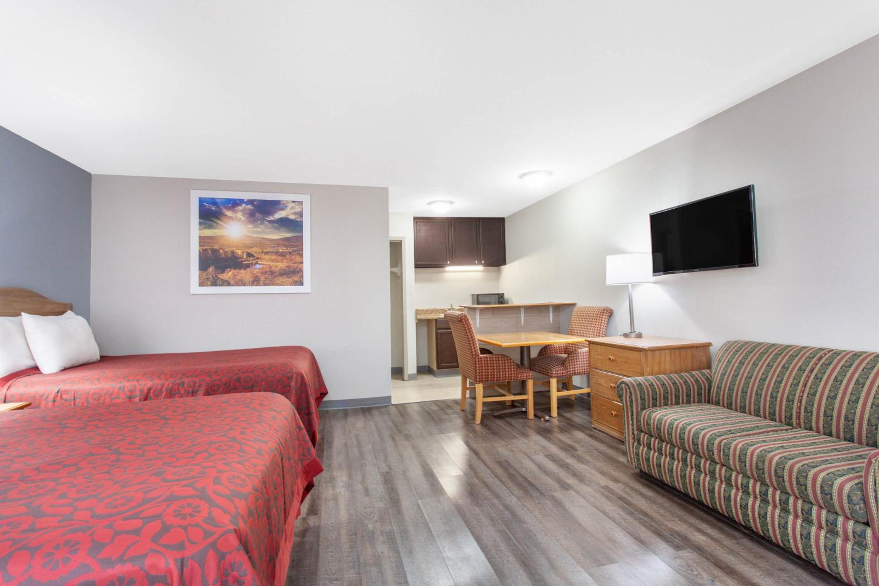 Studio Suite with 2 Double Beds, Nonsmoking - Photo 5