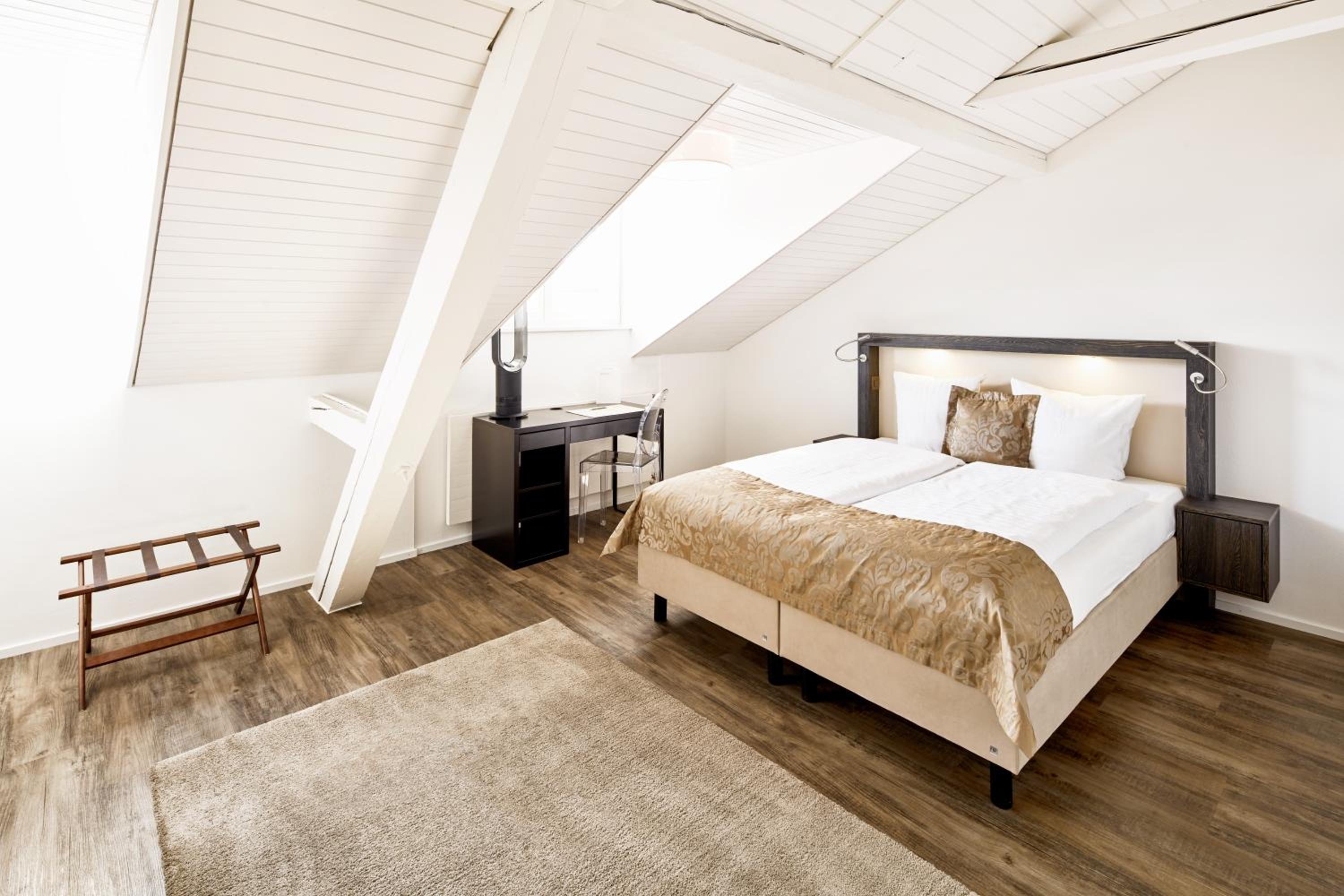 Large Double Room photo 3