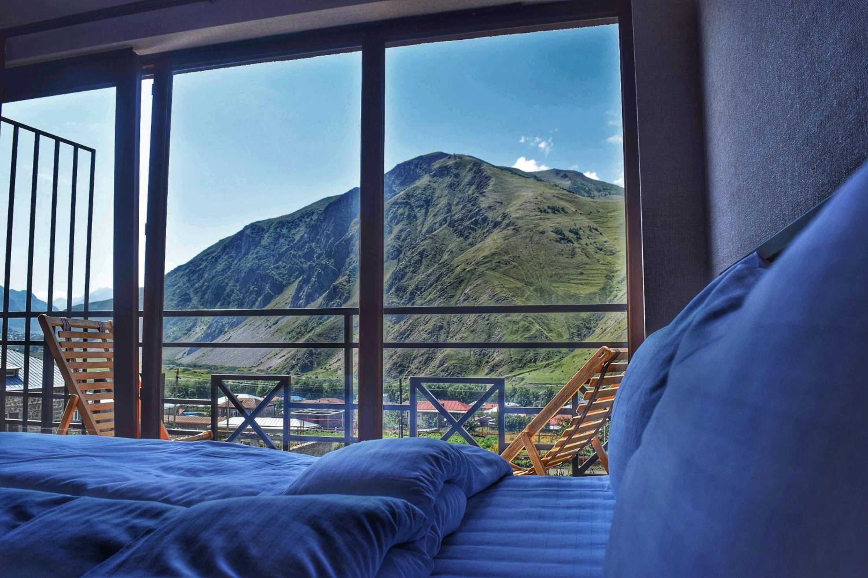 Double Room with Mountain View - Photo 3