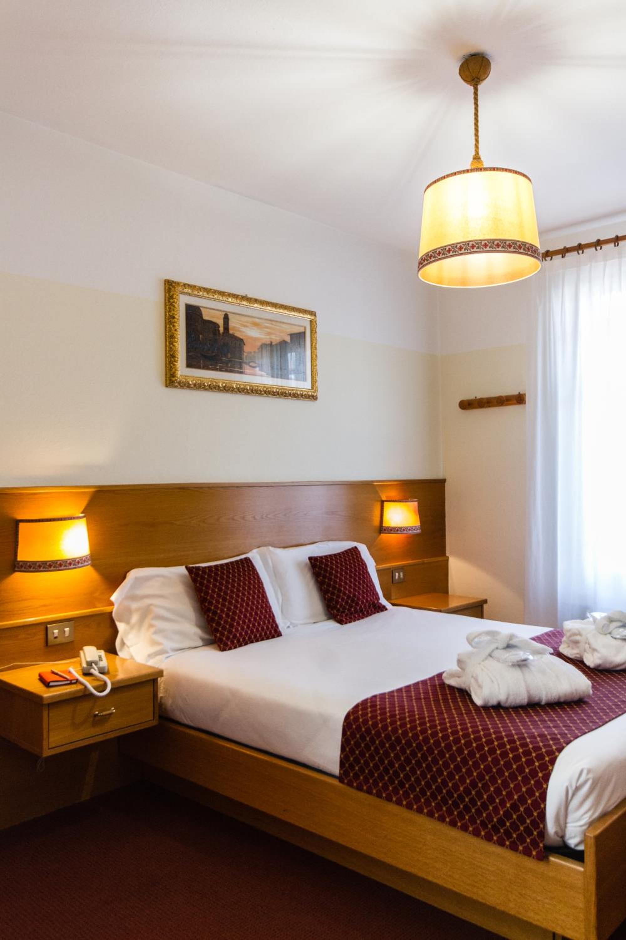 Standard Double  Room - Photo 2
