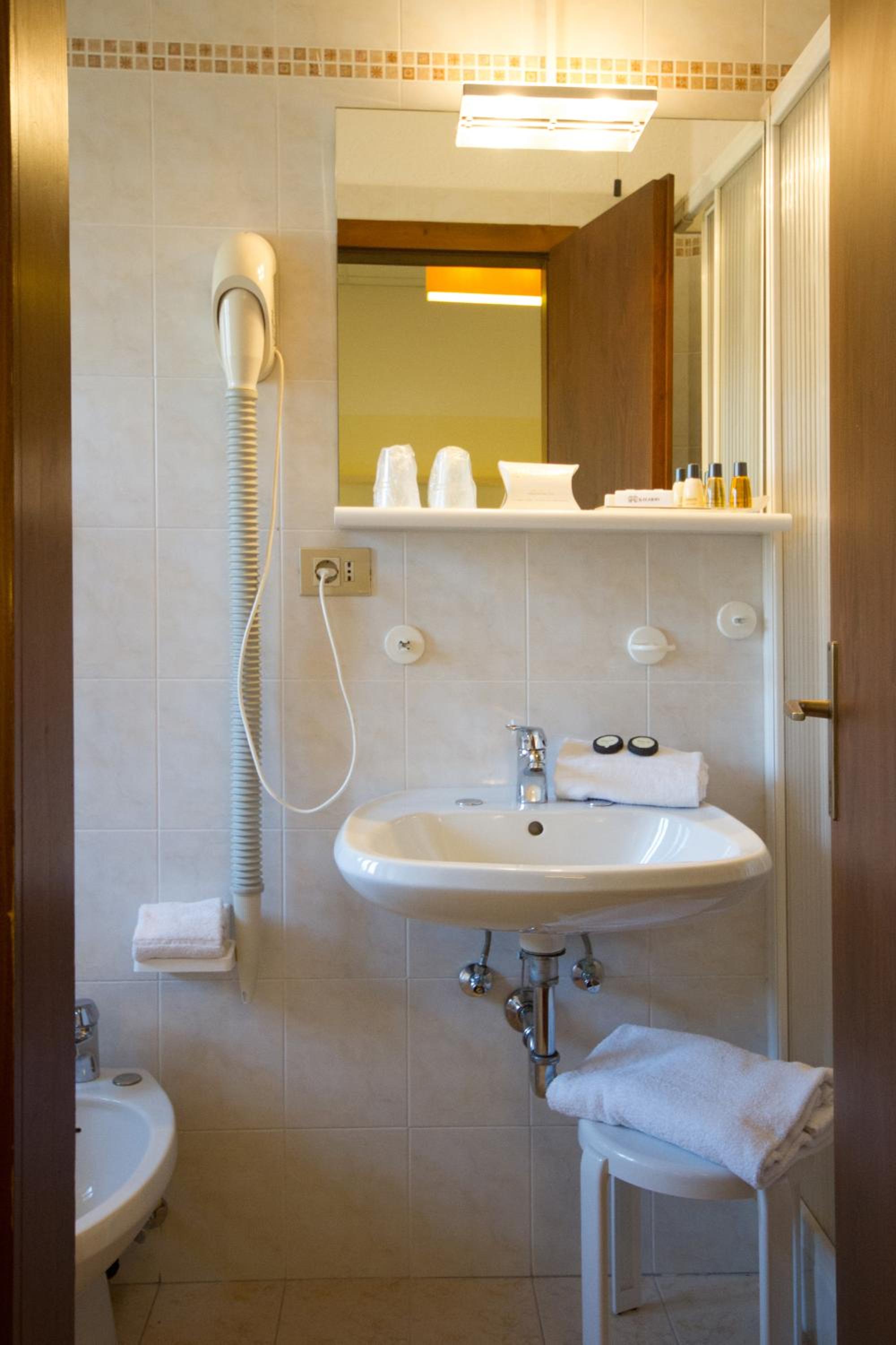 Standard Double  Room - Photo 6