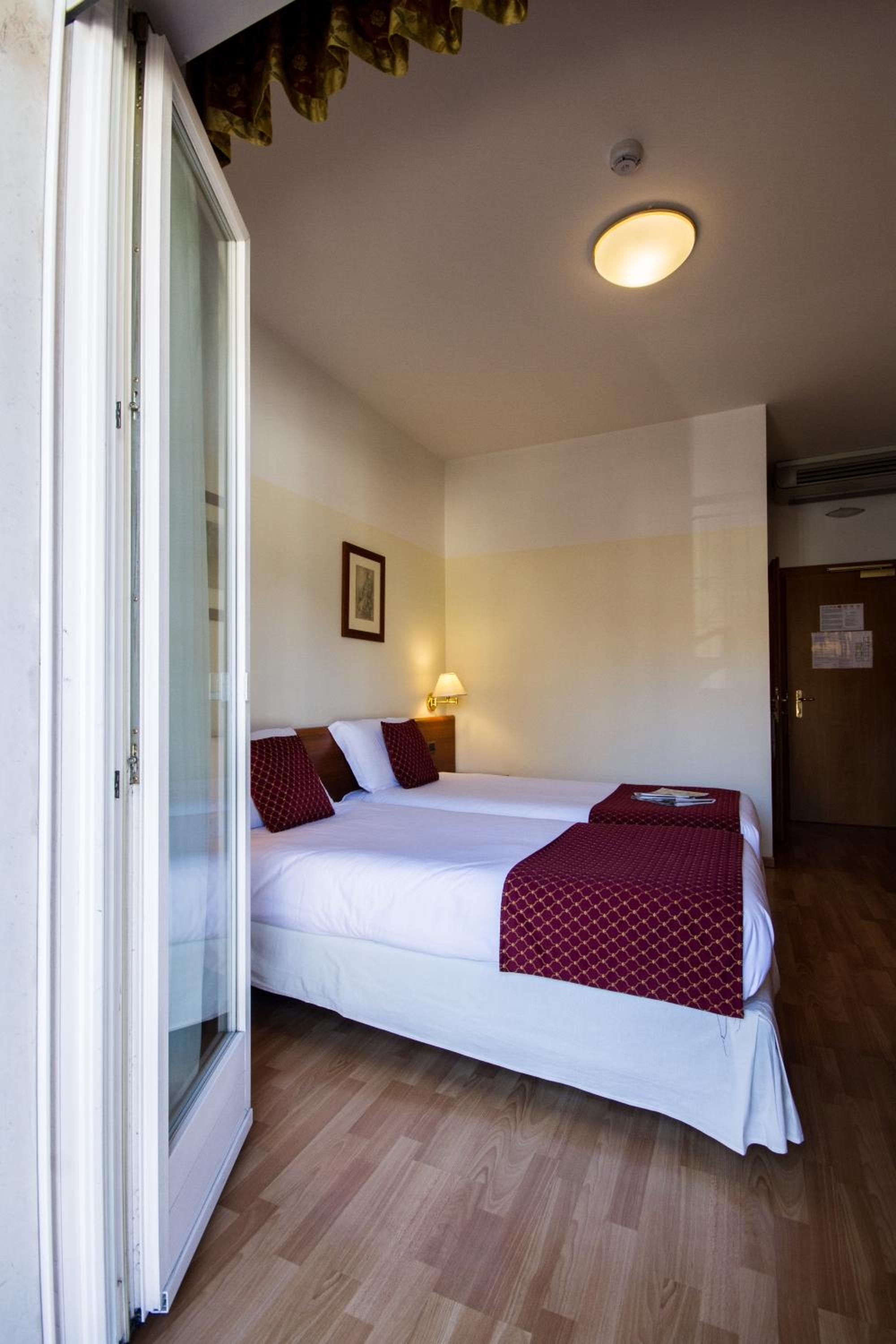 Superior Double Room - Photo 2