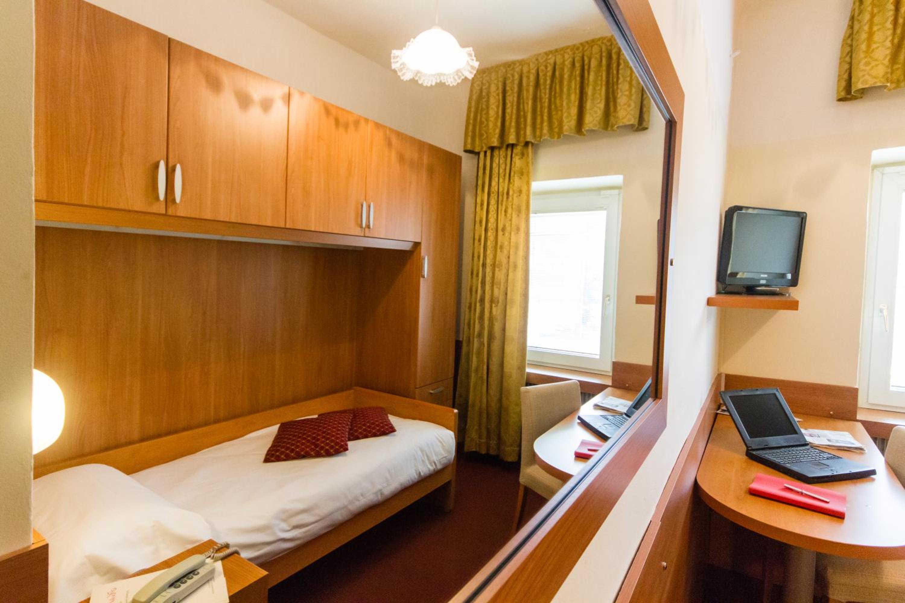 Single Room photo 2