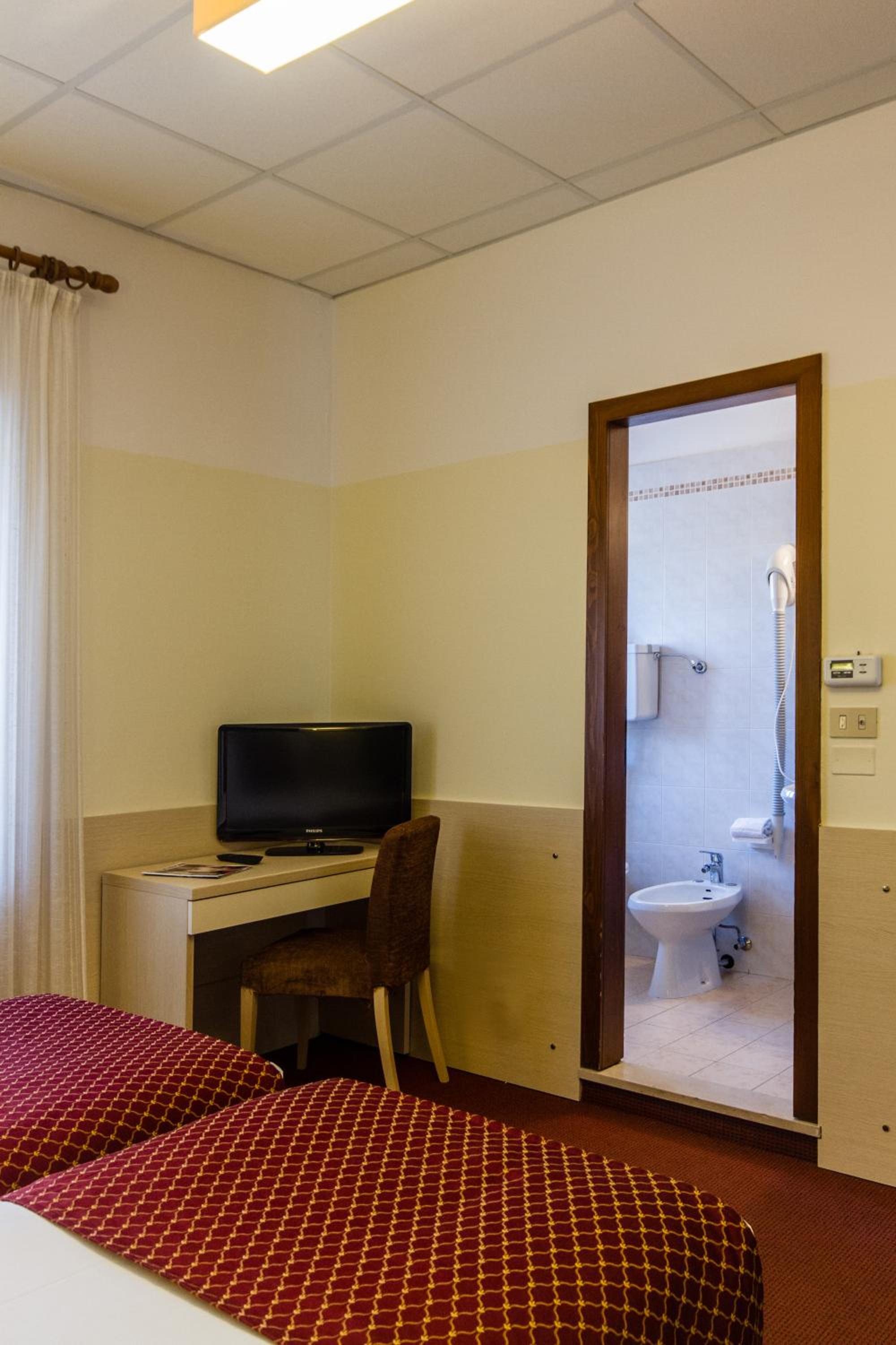 Standard Quadruple Room - Photo 5