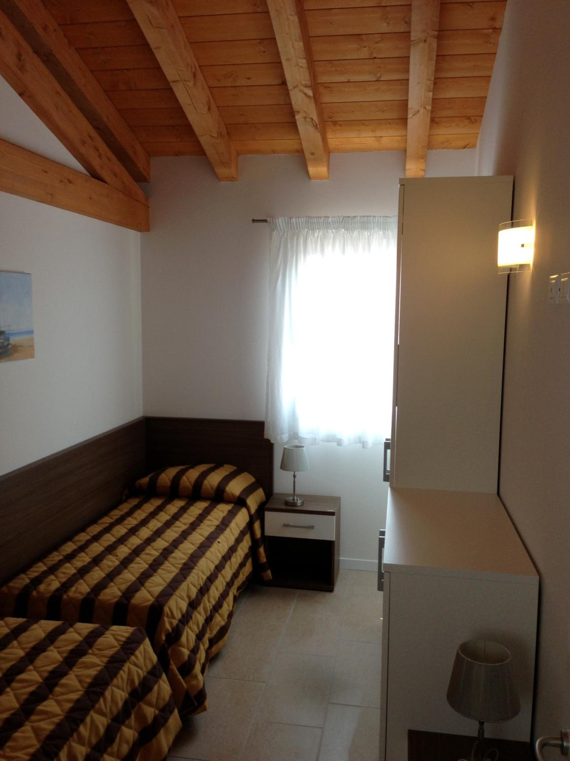 Two-Bedroom Apartment (6 Adults) - Photo 12