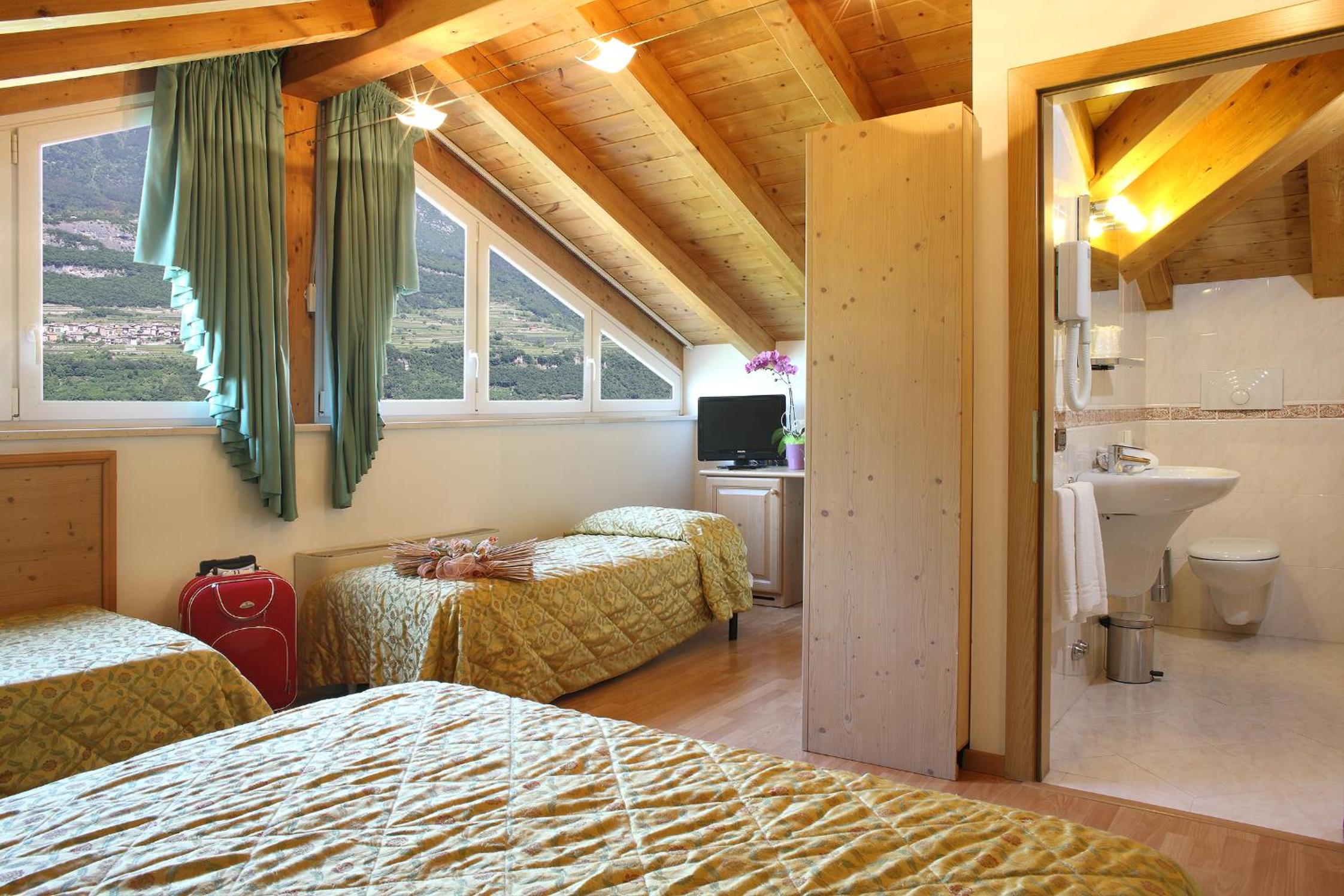 Superior Triple Room - Photo 8