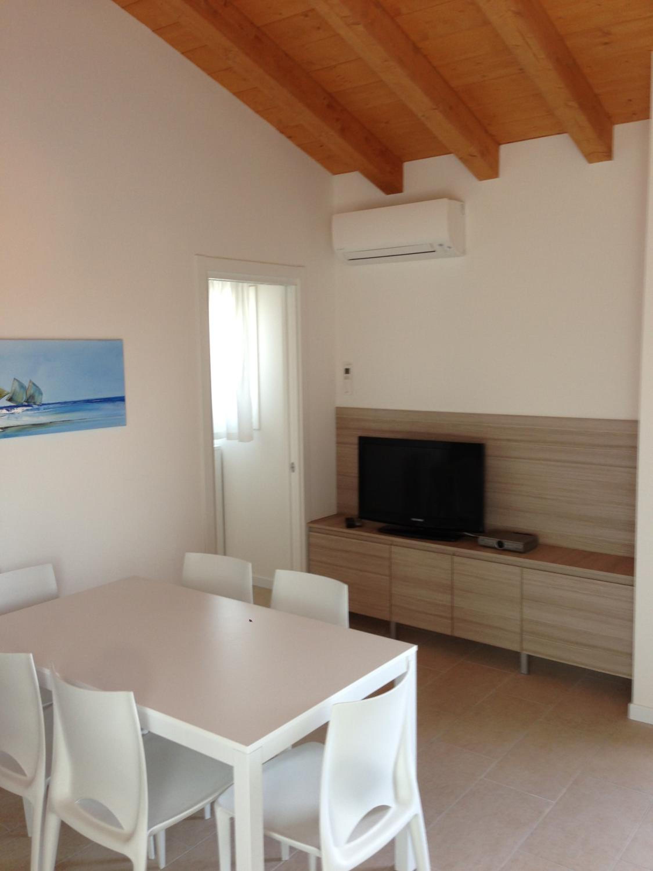 Two-Bedroom Apartment (6 Adults) - Photo 7