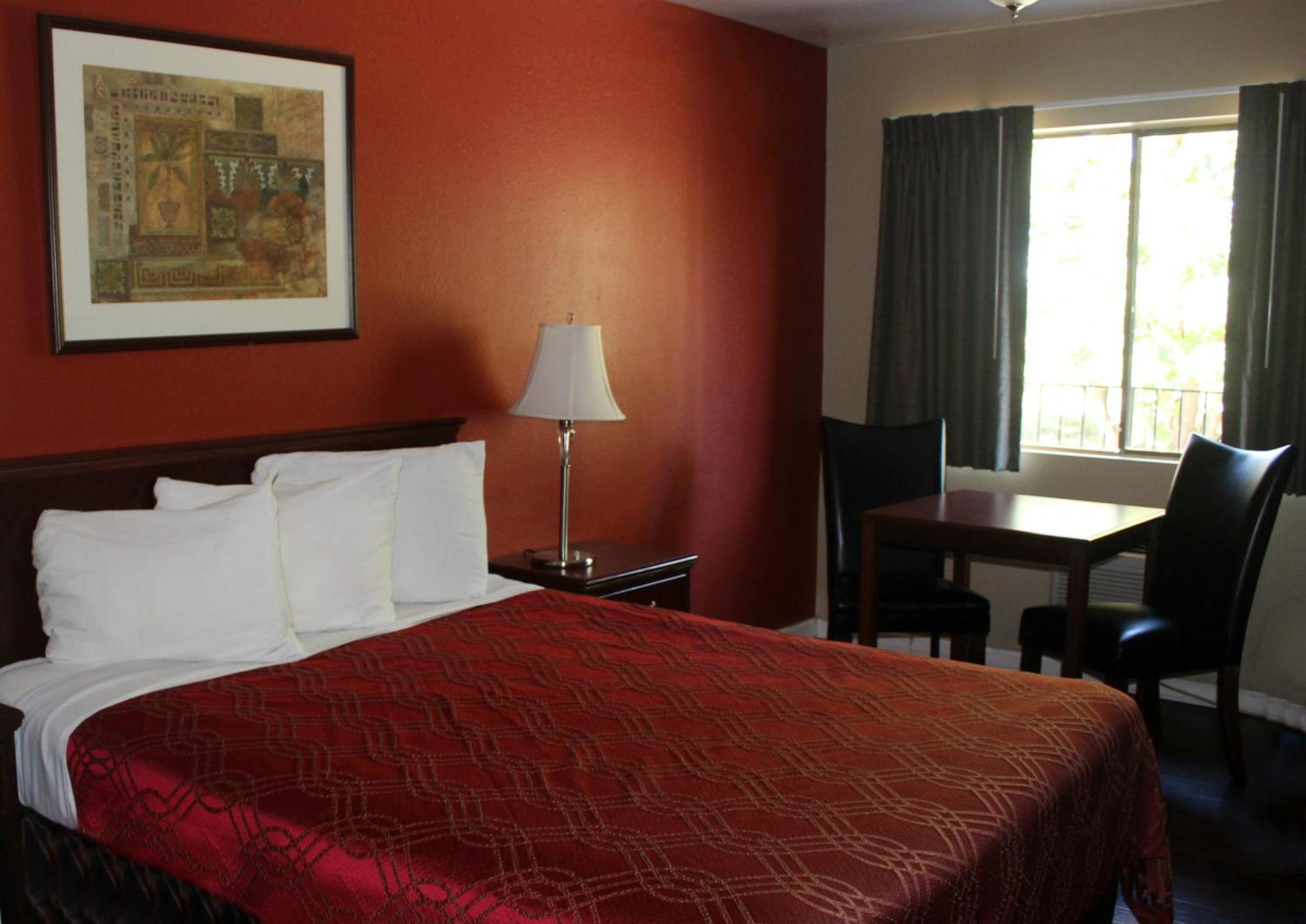 Queen Room - Non-Smoking - Photo 3