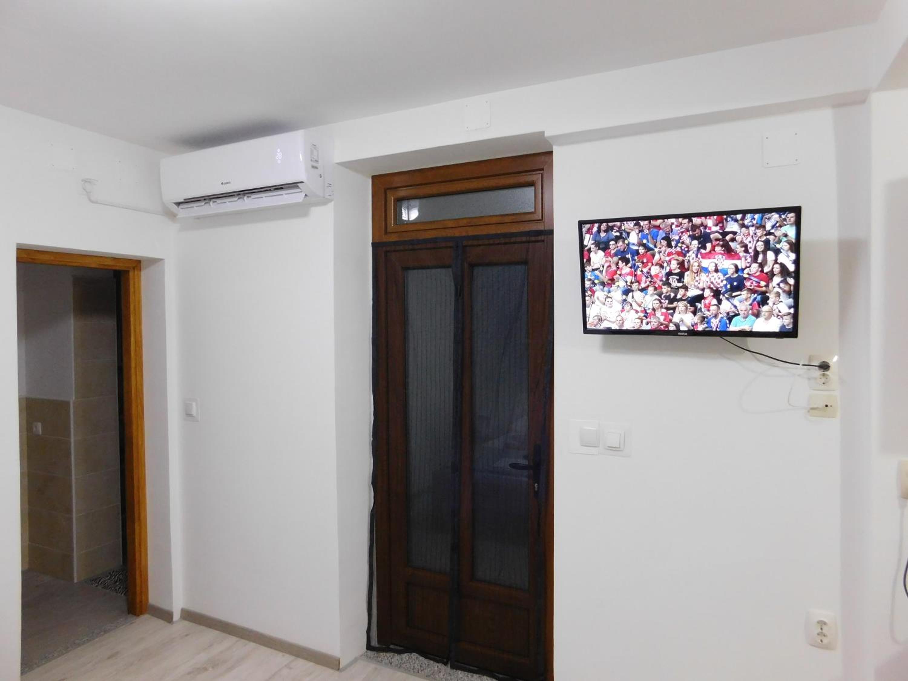 Studio Apartment - Photo 1