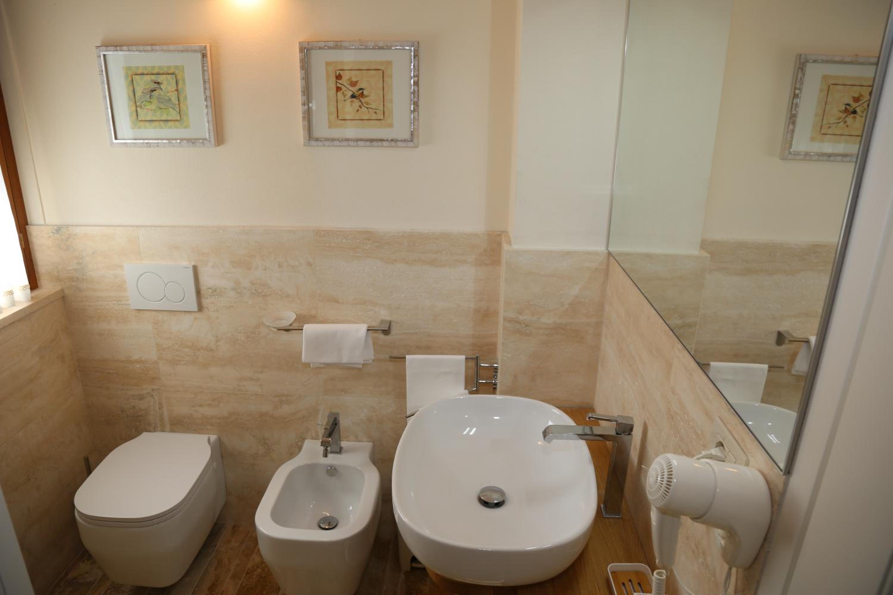 Two-Bedroom Apartment with Garden - Photo 6