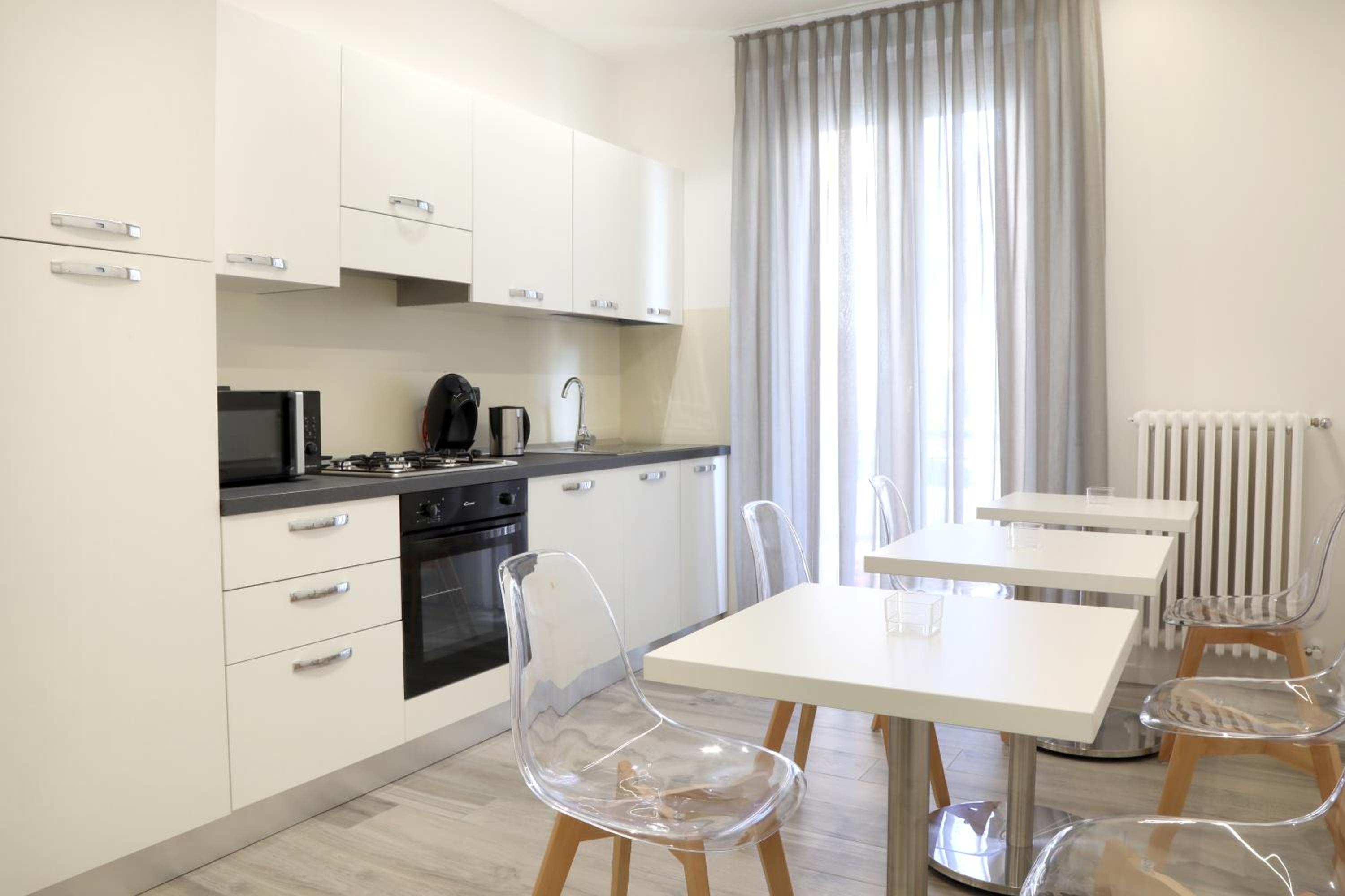 Double Room with Private Bathroom - Photo 10
