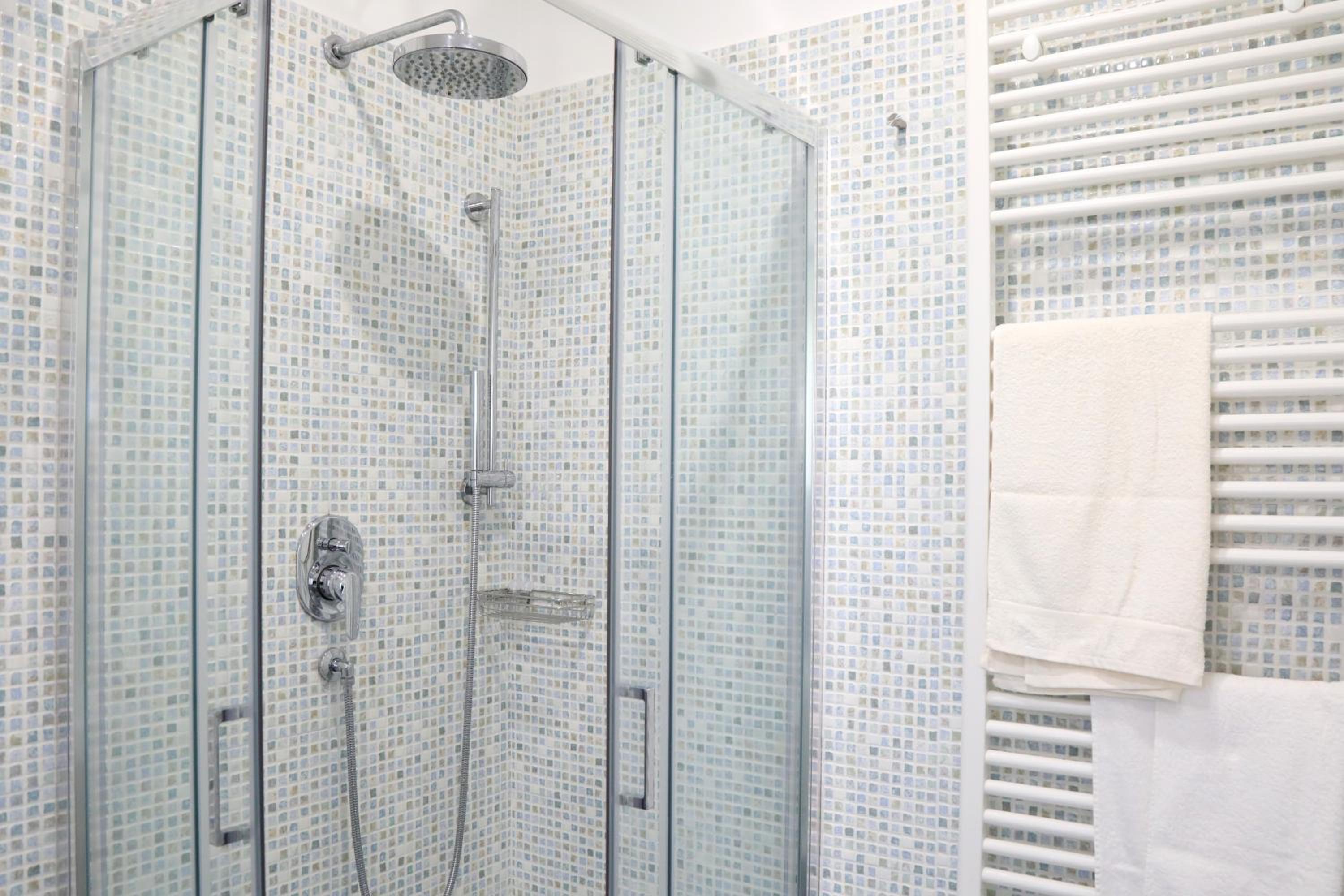 Double Room with Private Bathroom - Photo 7