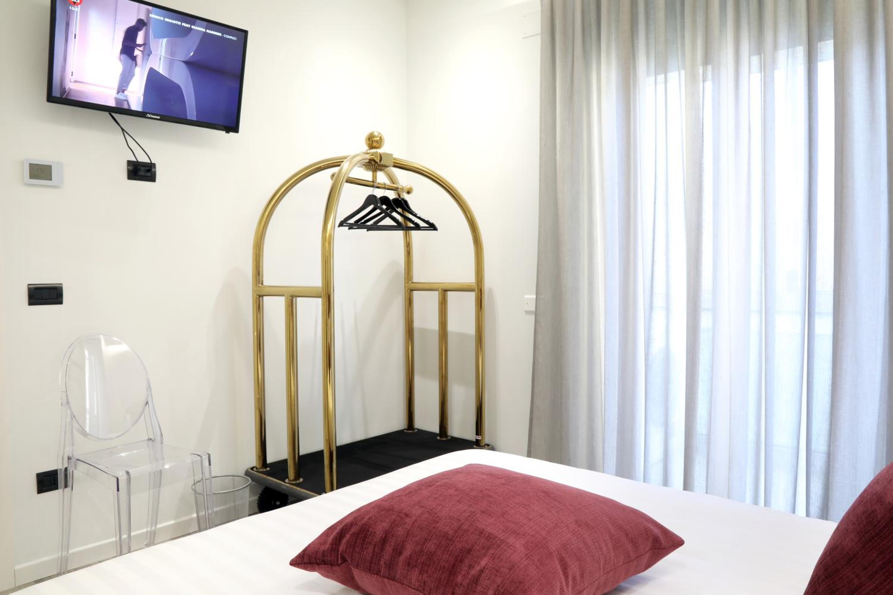 Double or Twin Room with Private Bathroom - Photo 6