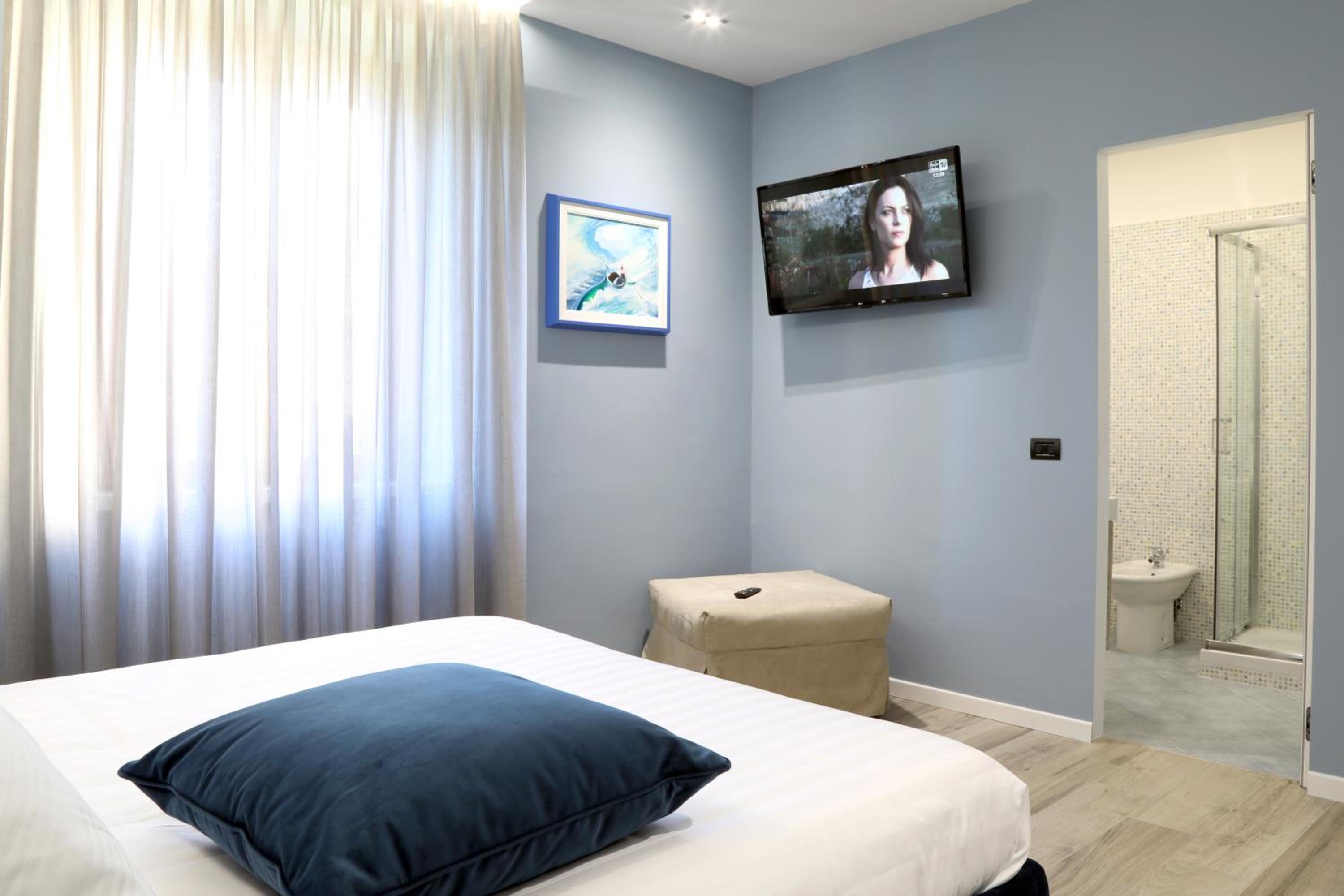Double Room with Private Bathroom - Photo 4