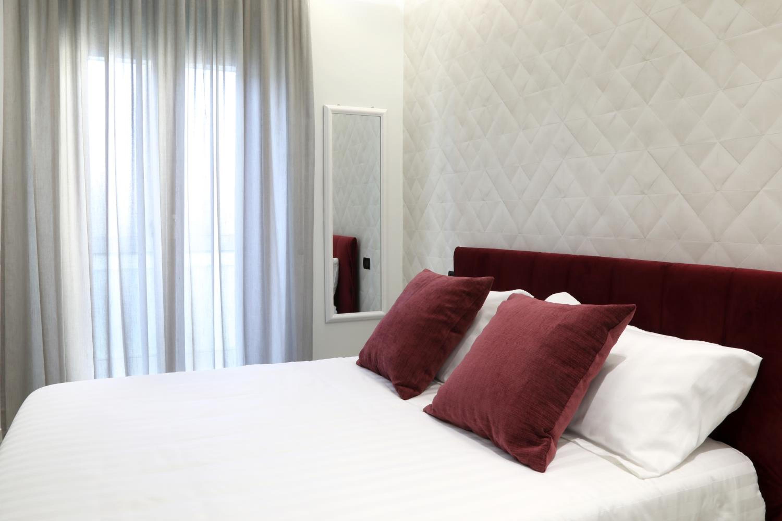 Double or Twin Room with Private Bathroom - Photo 3