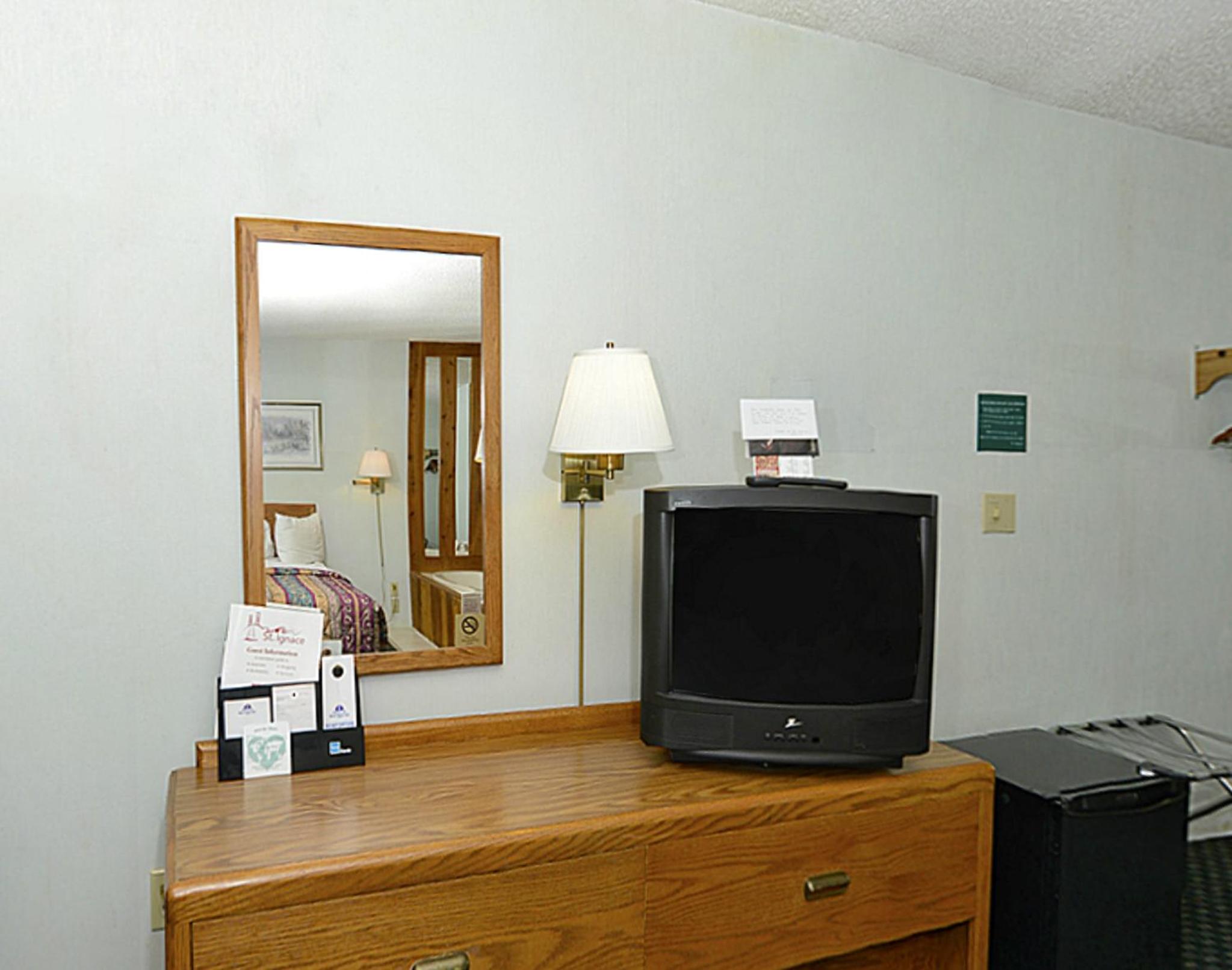 Queen Room with Spa Bath - Photo 1