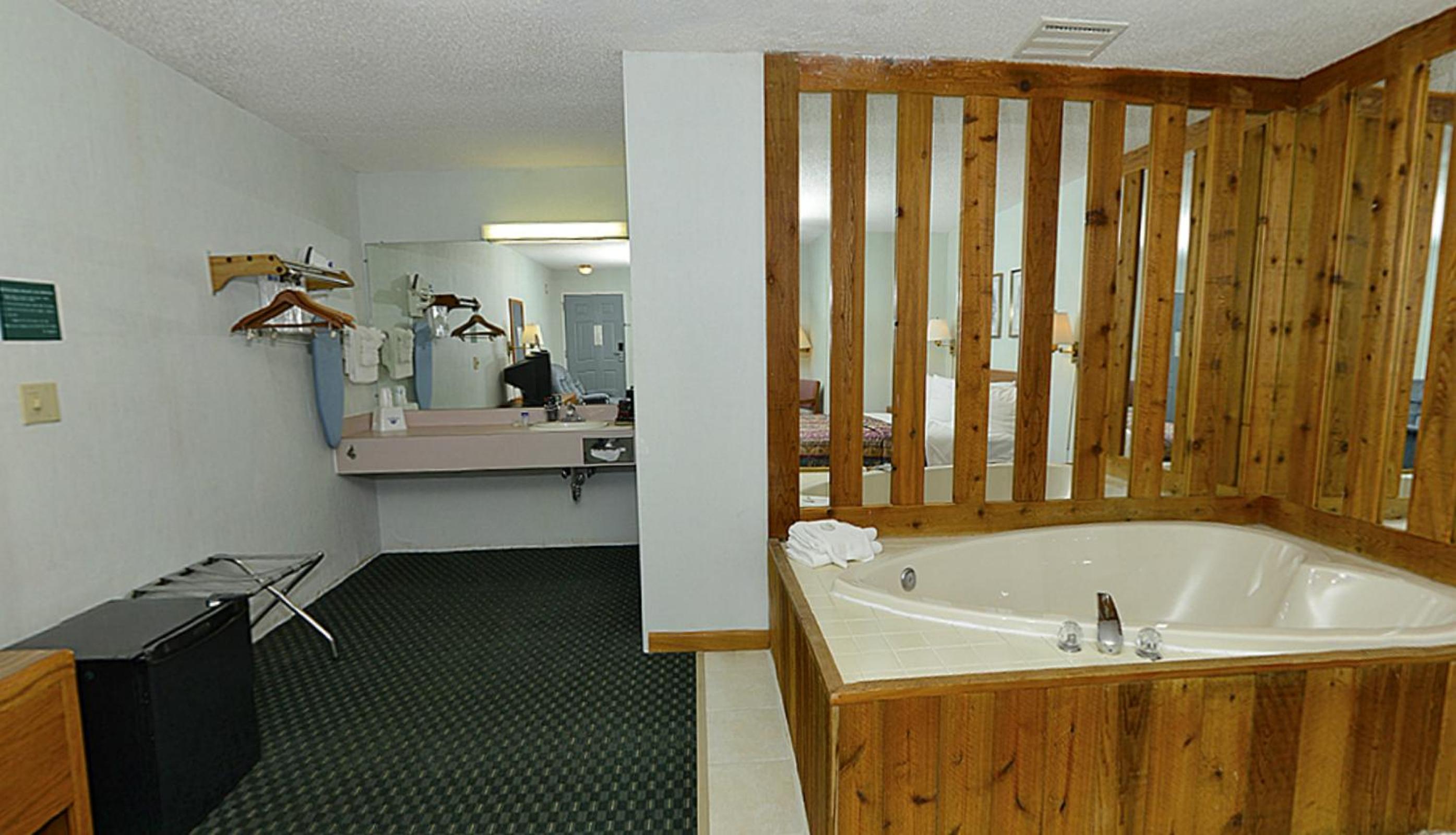 Queen Room with Spa Bath - Photo 8
