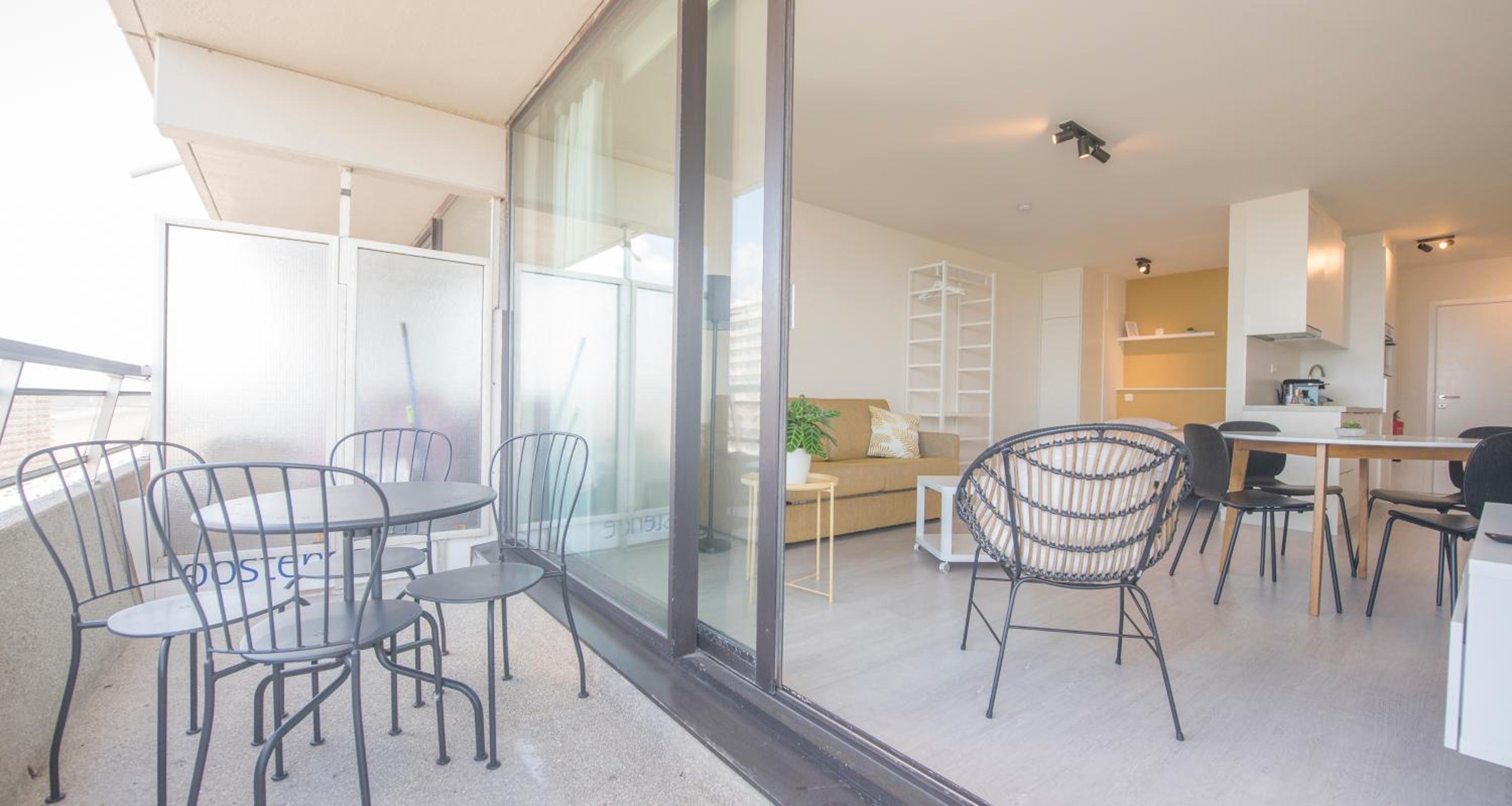 Studio with Sea View and Balcony