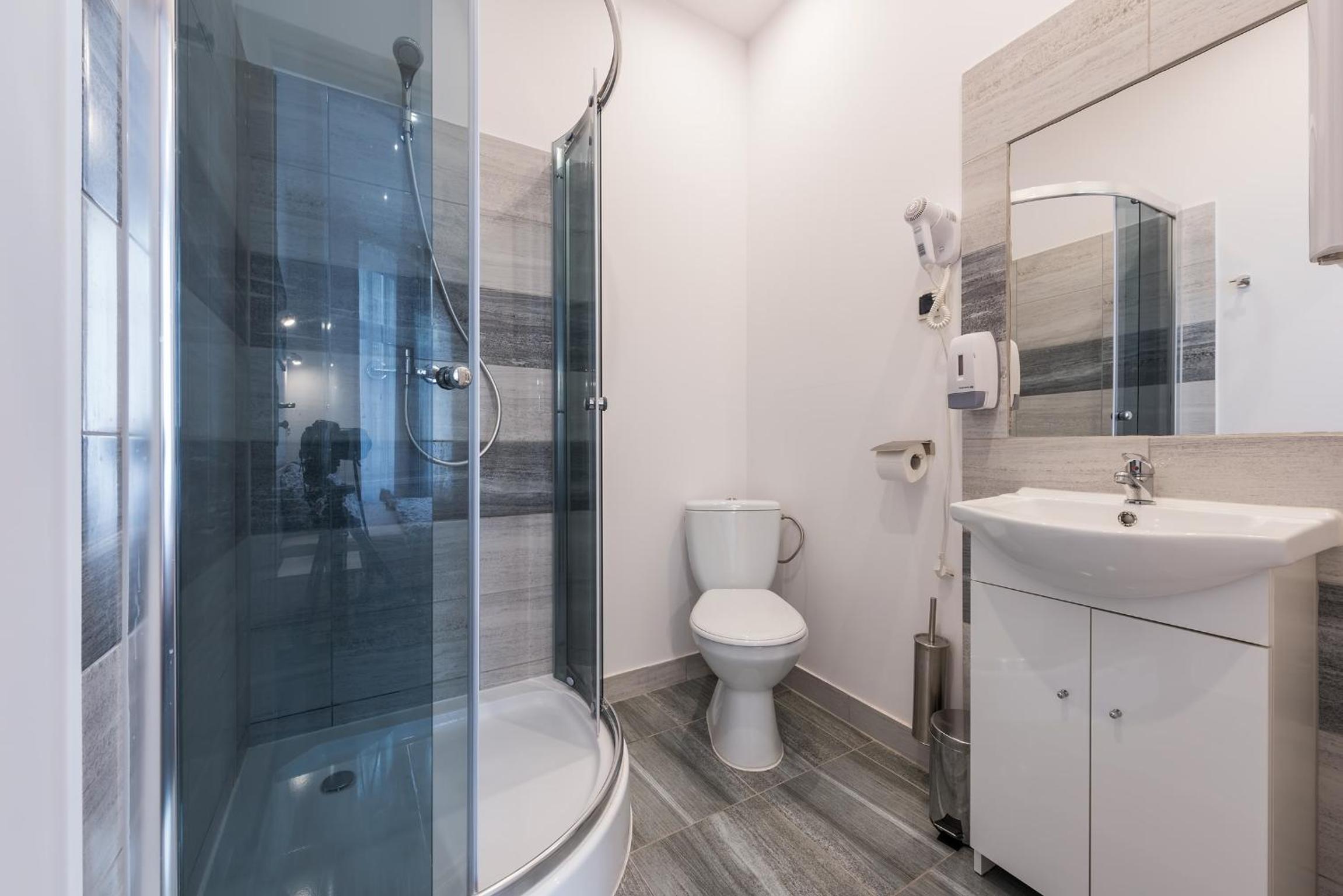 Comfort Triple Room with Shower - Photo 6